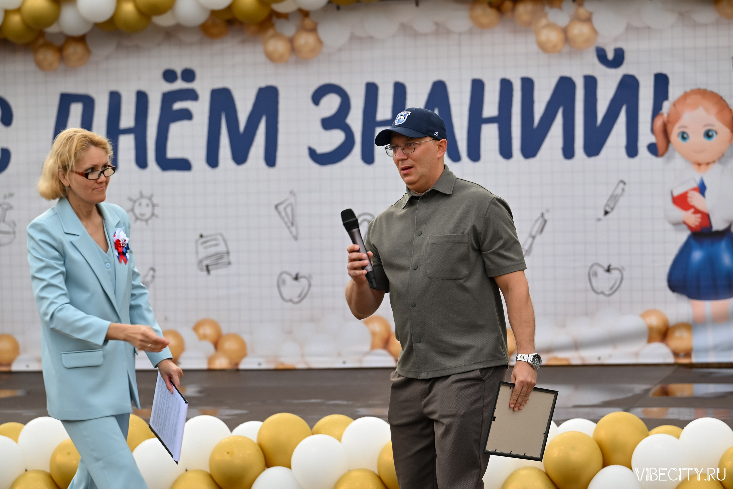 Балтийцы в школе № 57: линейка. VIBECITY.RU Вайб Сити Ру Фоторепортажи Фотоотчеты Калининград
