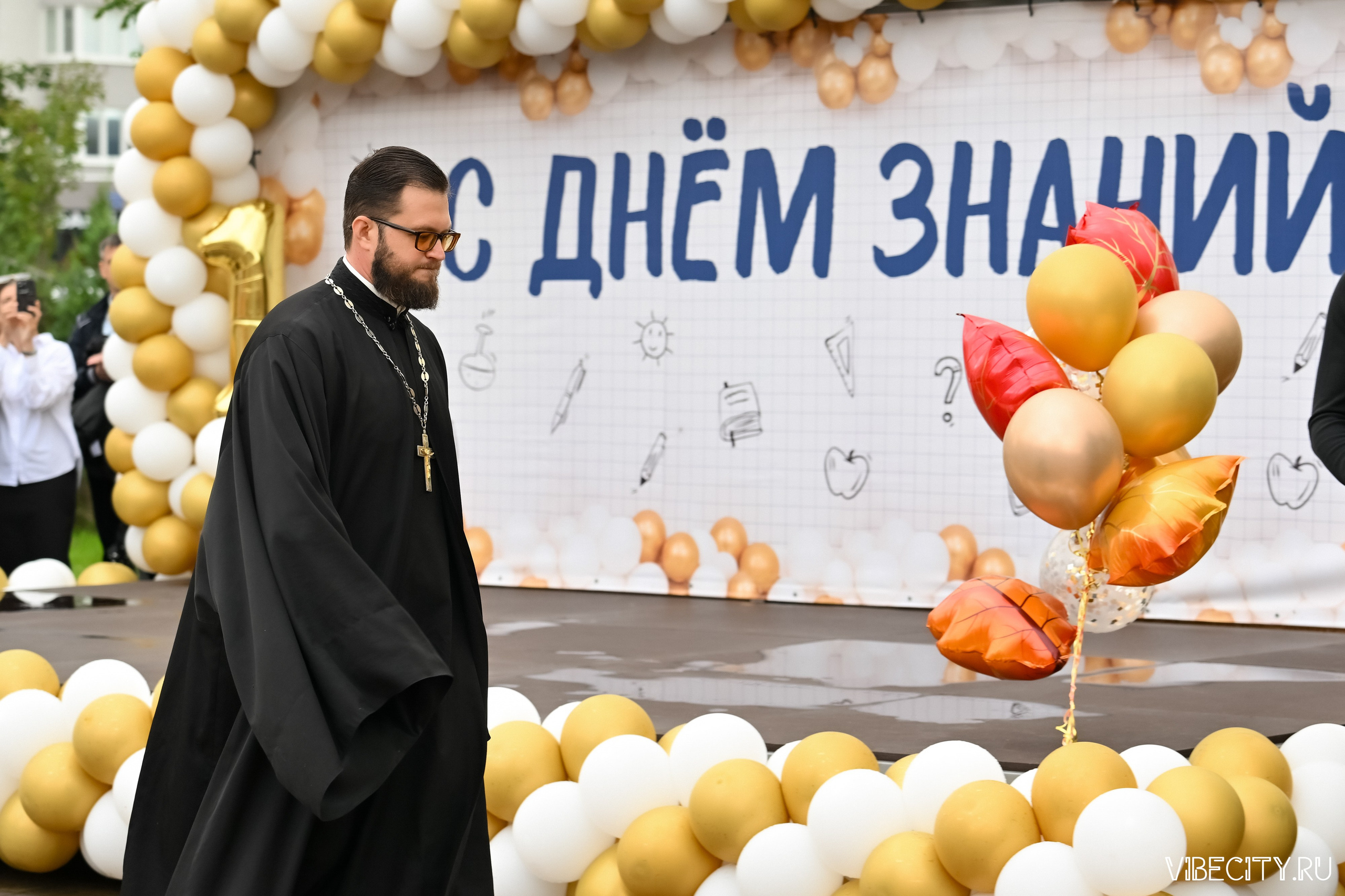 Балтийцы в школе № 57: линейка. VIBECITY.RU Вайб Сити Ру Фоторепортажи Фотоотчеты Калининград