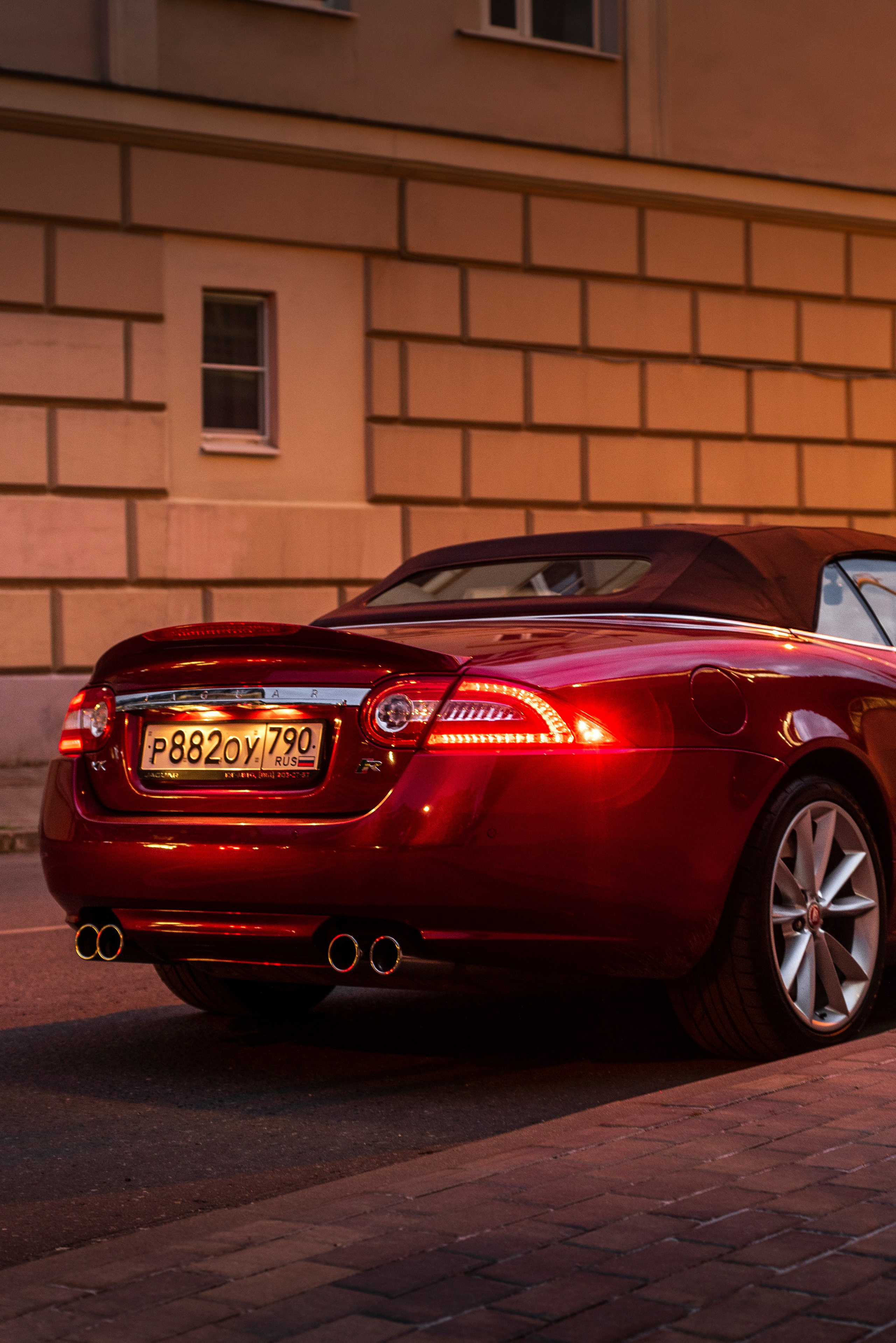 Фотосъемка в кабриолете по улицам Москвы на Jaguar. Жуков Илья  свадебный фотограф в Москве