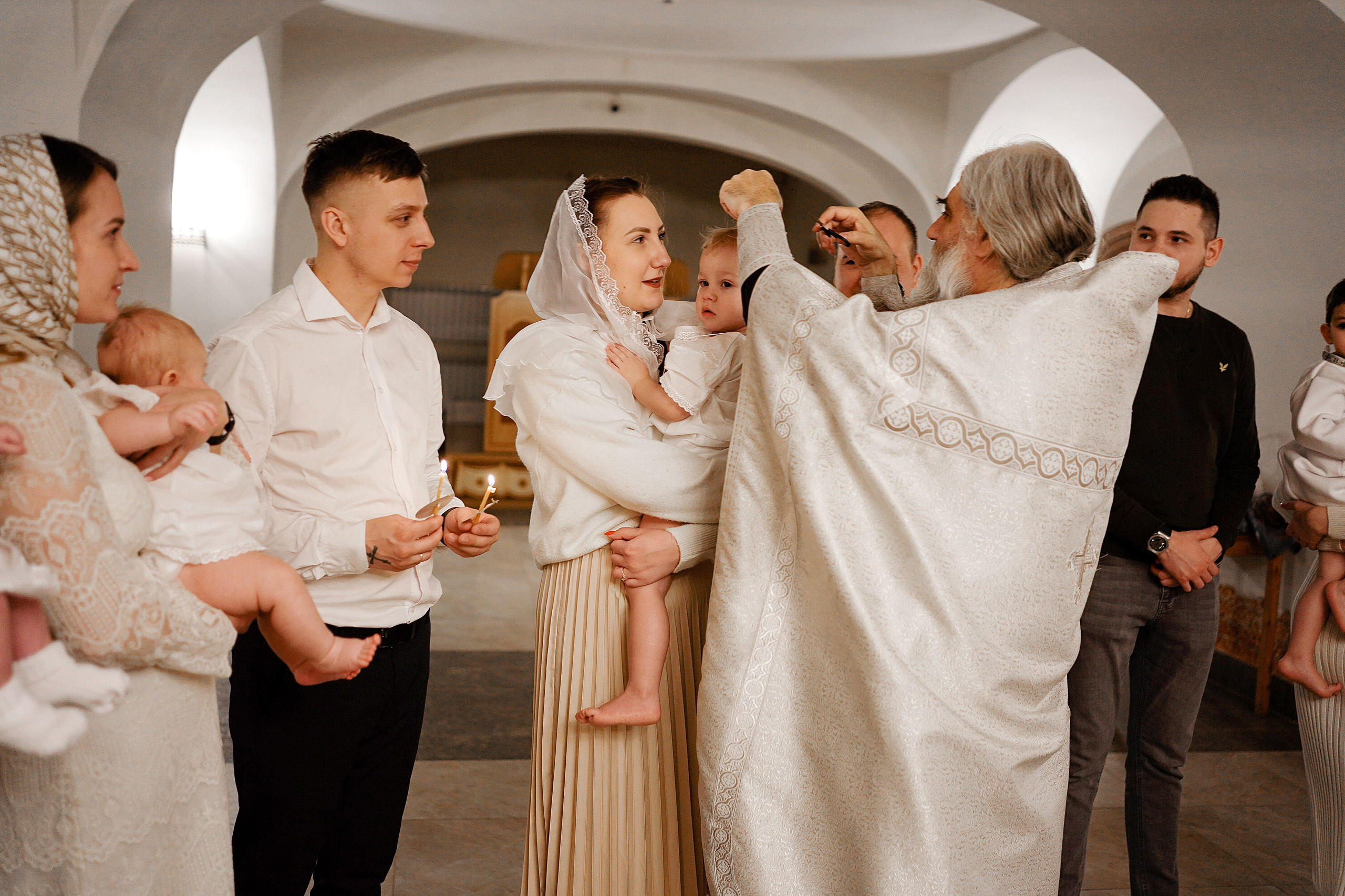 Таинство Крещения в храме Живоначальной Троицы в Троицке. Семейный и детский фотограф в Москве Екатерина Офицерова