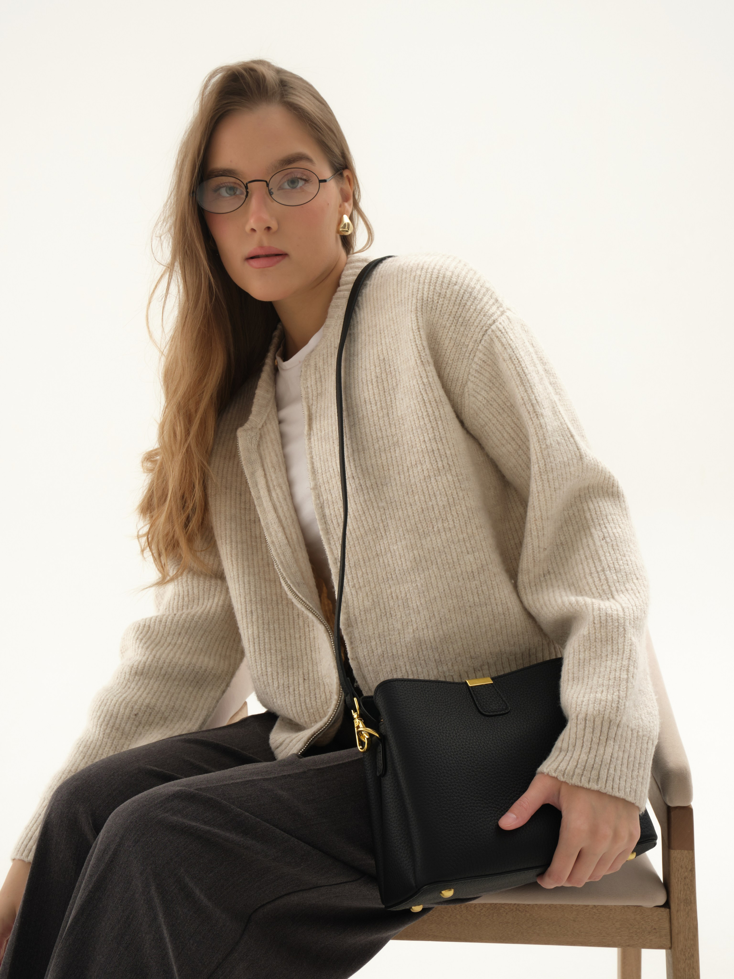 Съемка для маркетплейса, сумки / фотоаппарат. Привет) Меня зовут Анита и я фотограф из Сургута