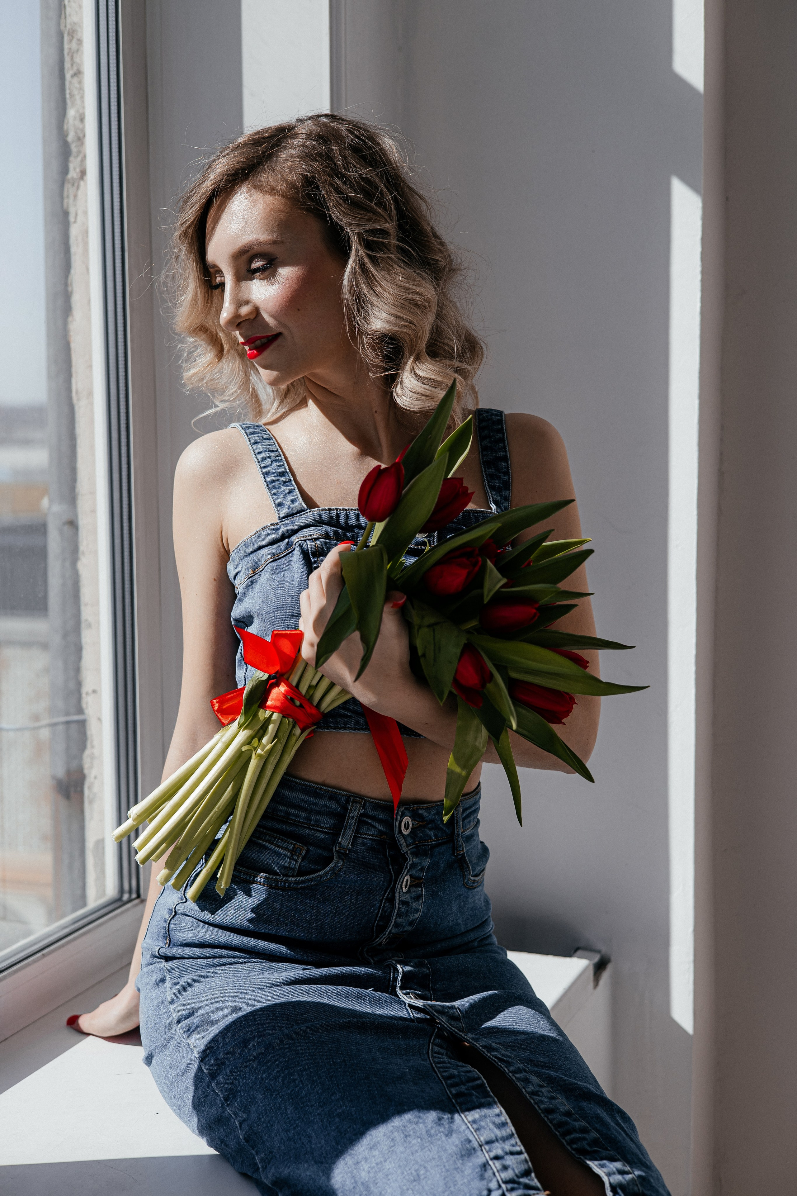 Анна. Красные тюльпаны