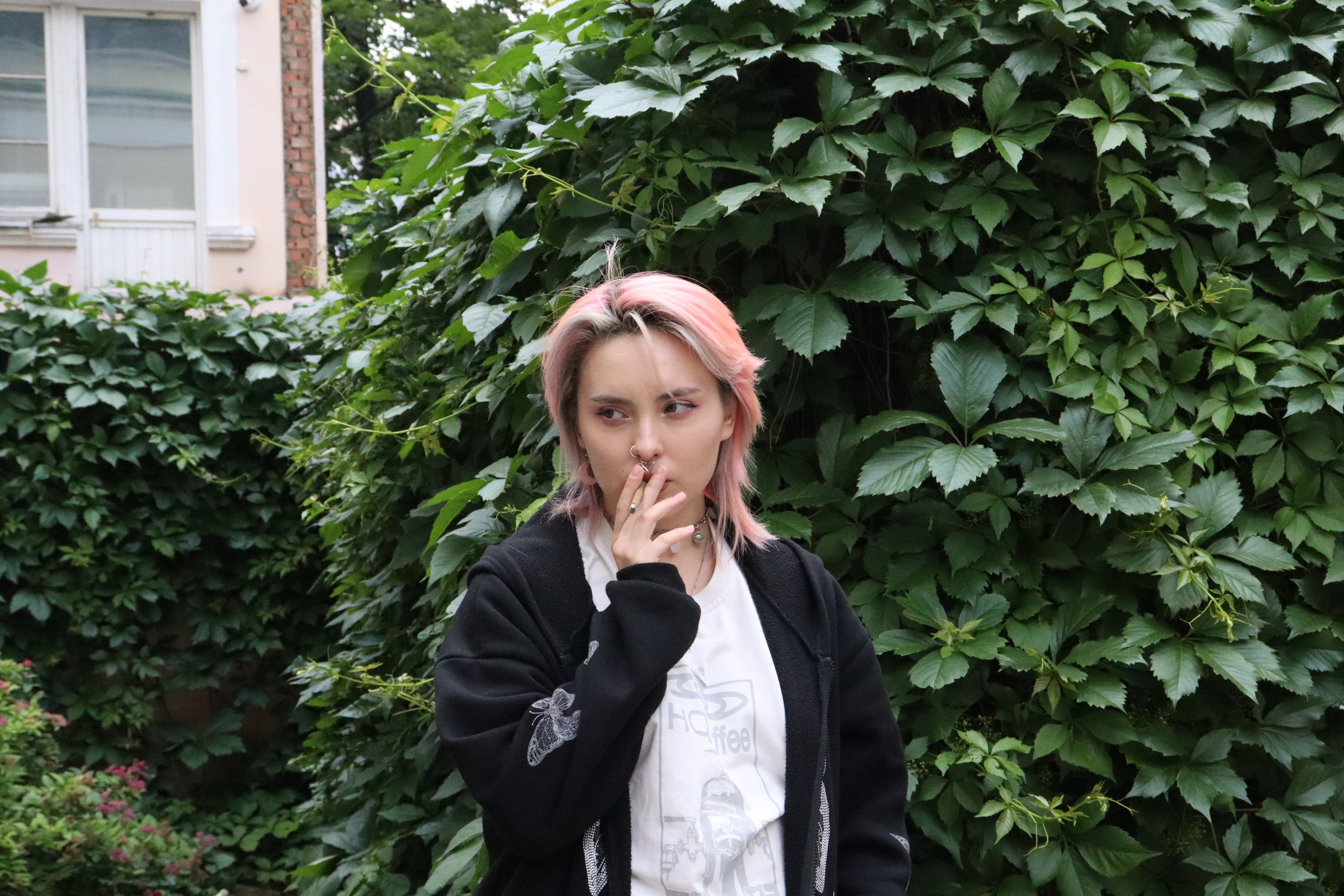 Piper Sweet smokes. Фотограф