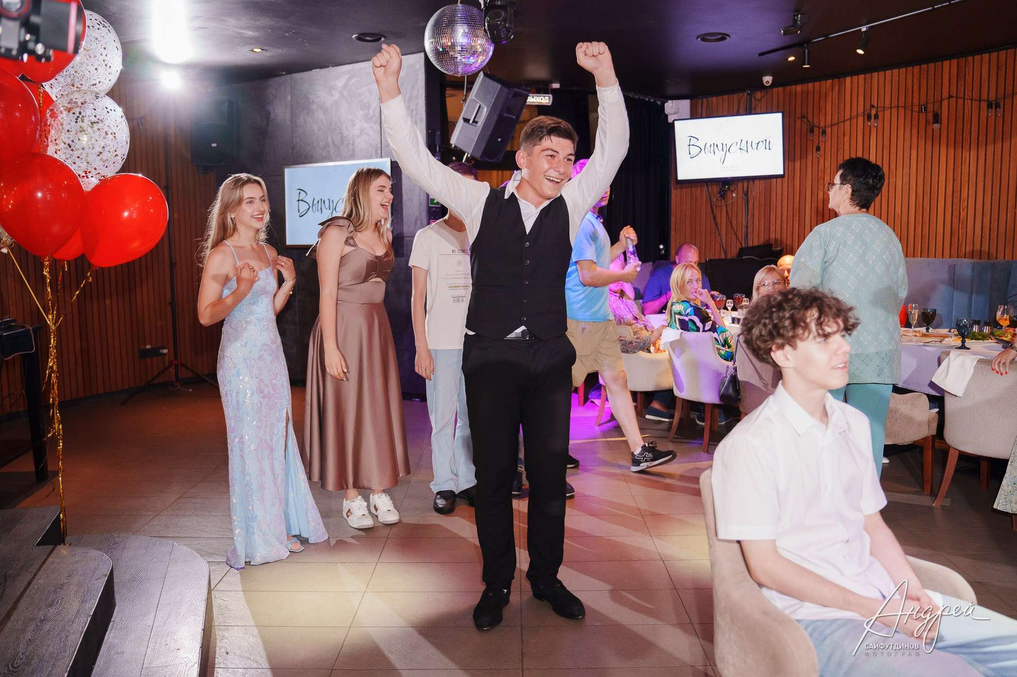 Выпускной 9а Азъбукаведи. Свадебный и семейный фотограф в Ростове-на-Дону. Андрей Сайфутдинов