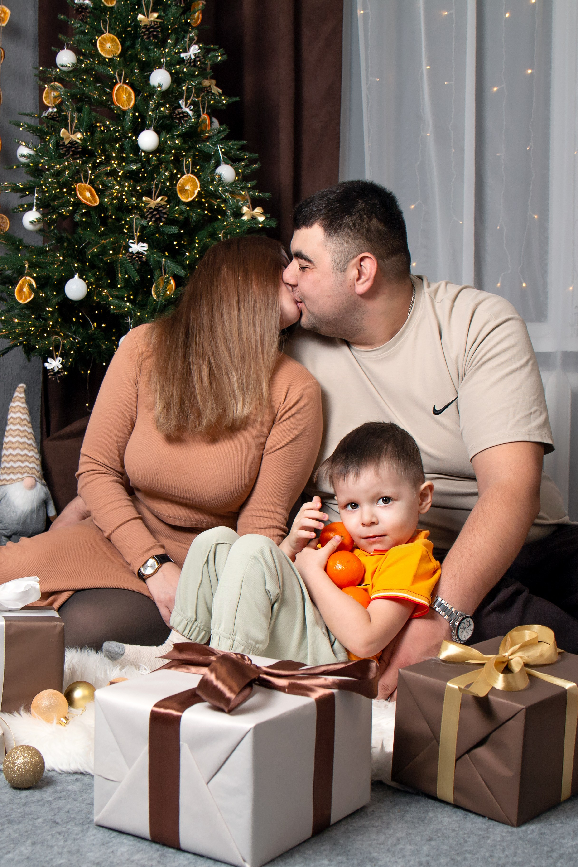 Семейная новогодняя фотосессия в Шелехове. Фотограф в Шелехове, лучшие выпускные альбомы в Шелехове