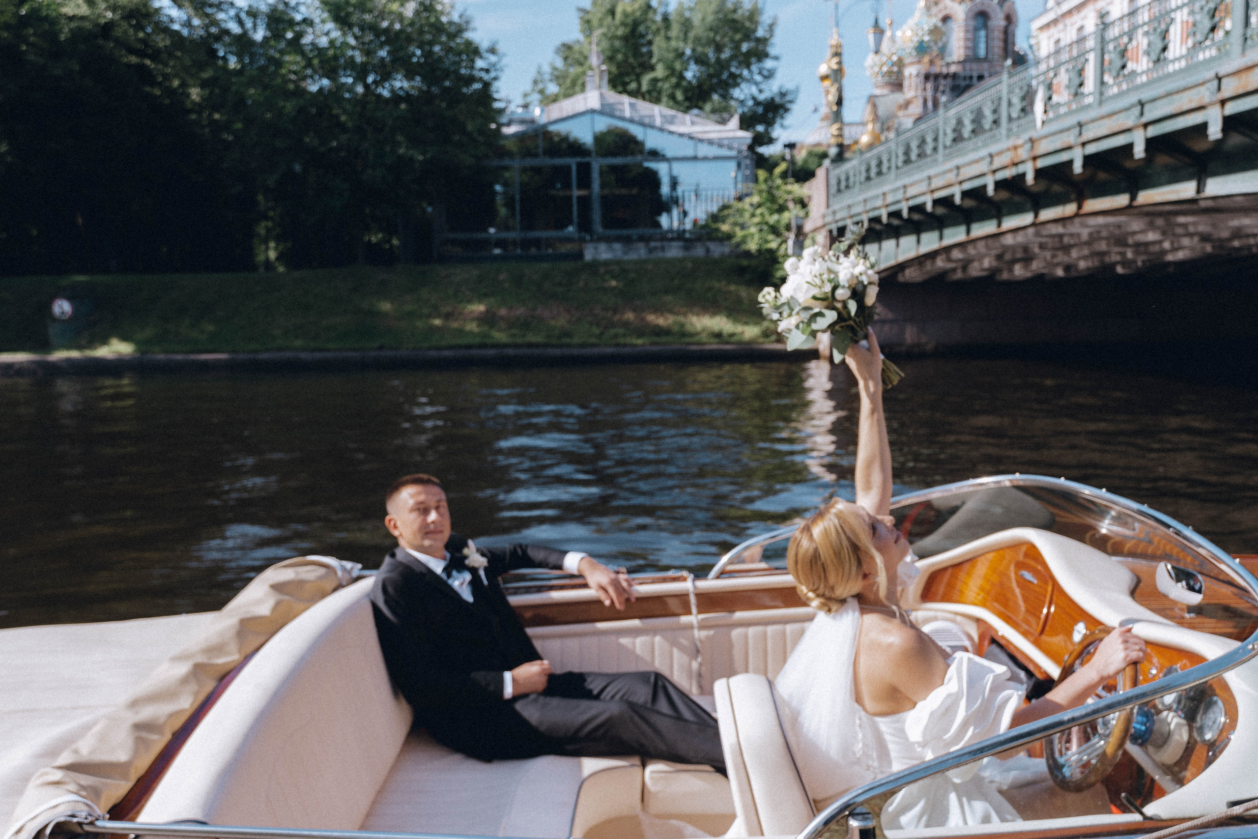 СВАДЕНБНАЯ СЬЕМКА НА КАТЕРЕ ПО КАНАЛАМ САНКТ-ПЕТЕРБУРГА И В АКВАТОРИИ НЕВЫ. Профессиональный фотограф, Санкт-Петербург — Виктория Богомолова