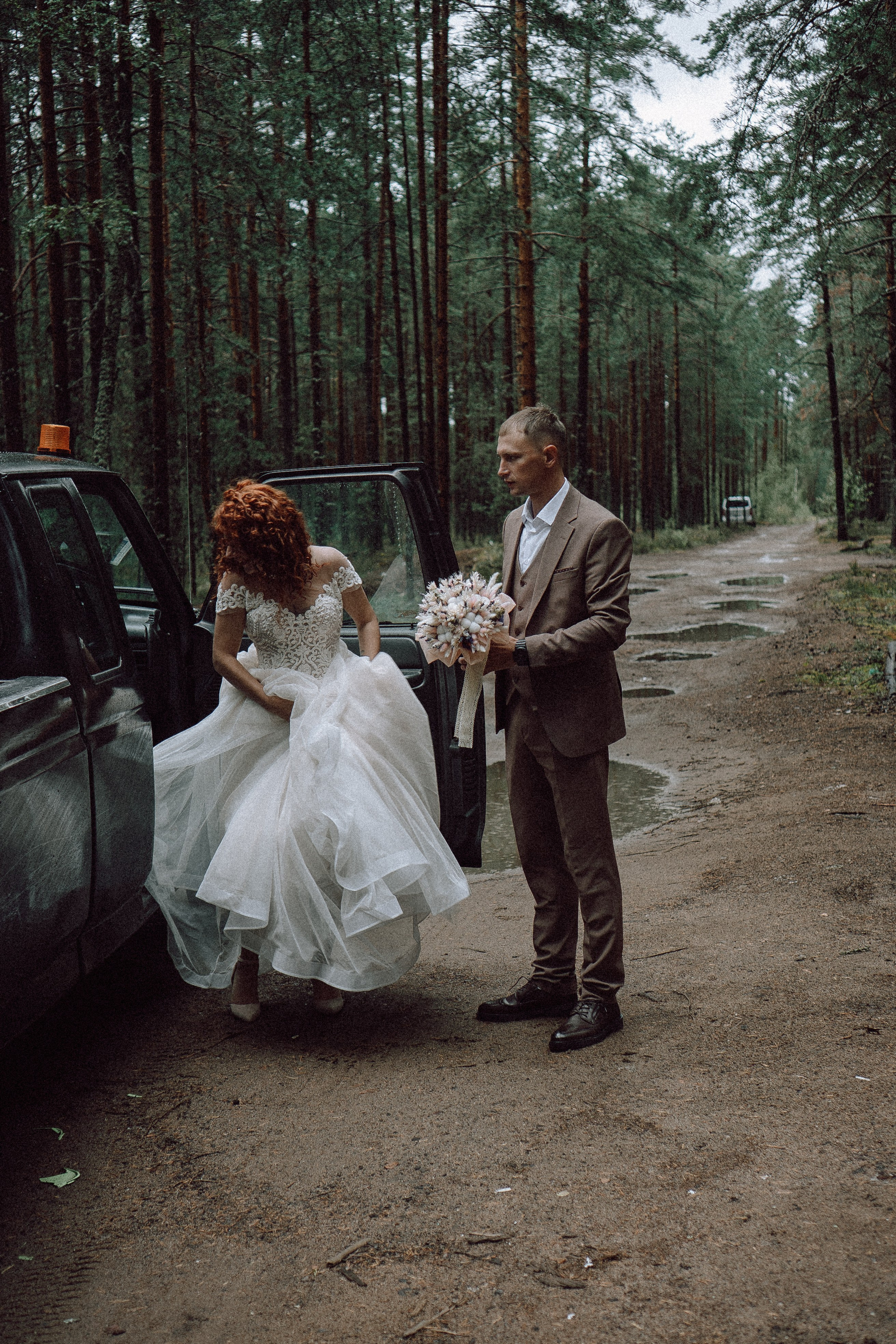 СВАДЕБНАЯ ФОТОСЕССИИЯ ПАРЫ В ГОРОДЕ ПРИОЗЕРСК В СОСНОВОМ ЛЕСУ И С ПИКАПОМ. Профессиональный фотограф, Санкт-Петербург — Виктория Богомолова