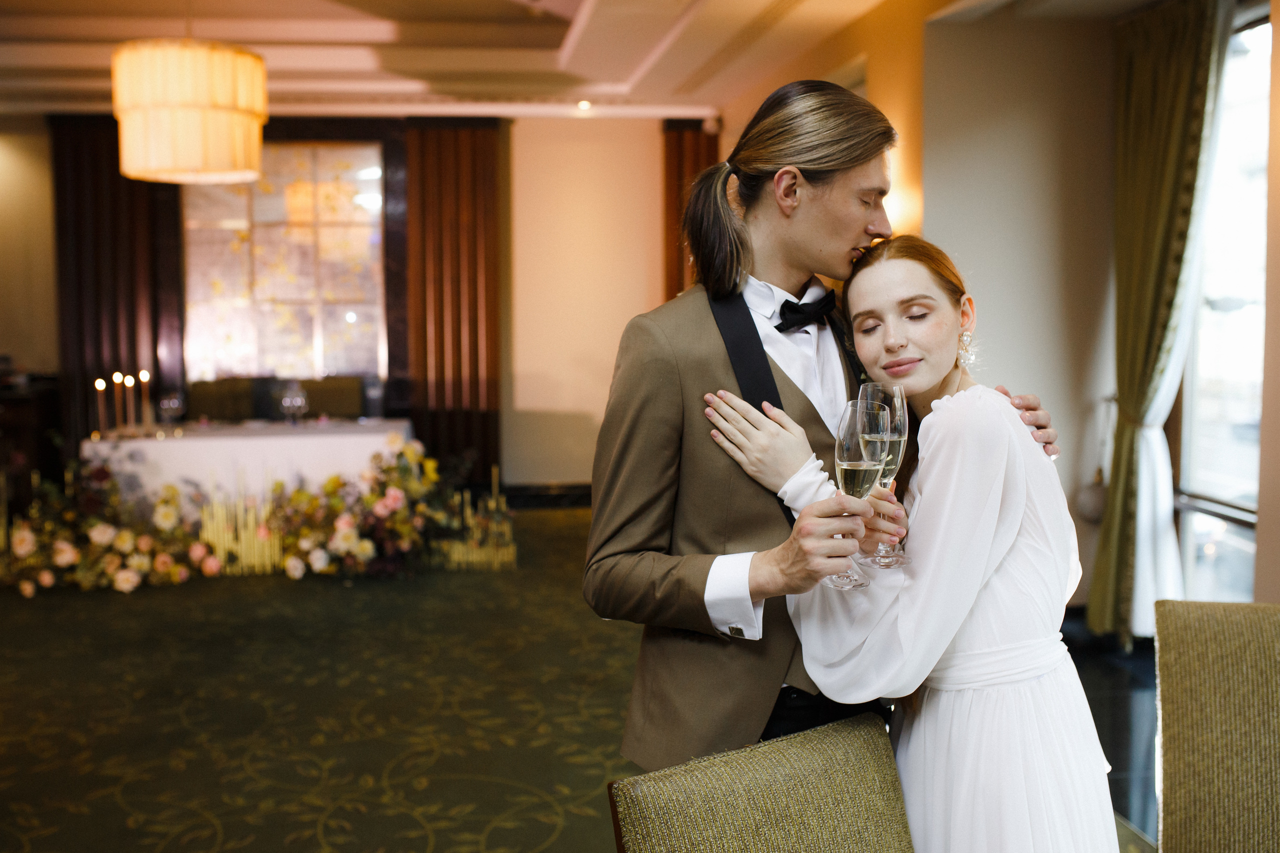 Свадебная фотосессия в отеле Коринтия. Свадебный фотограф в Санкт-Петербурге Никита Кузякин