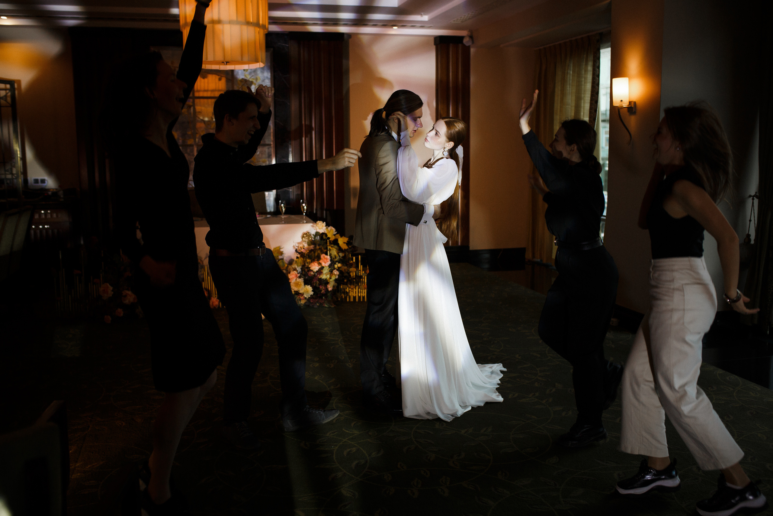 Свадебная фотосессия в отеле Коринтия. Свадебный фотограф в Санкт-Петербурге Никита Кузякин