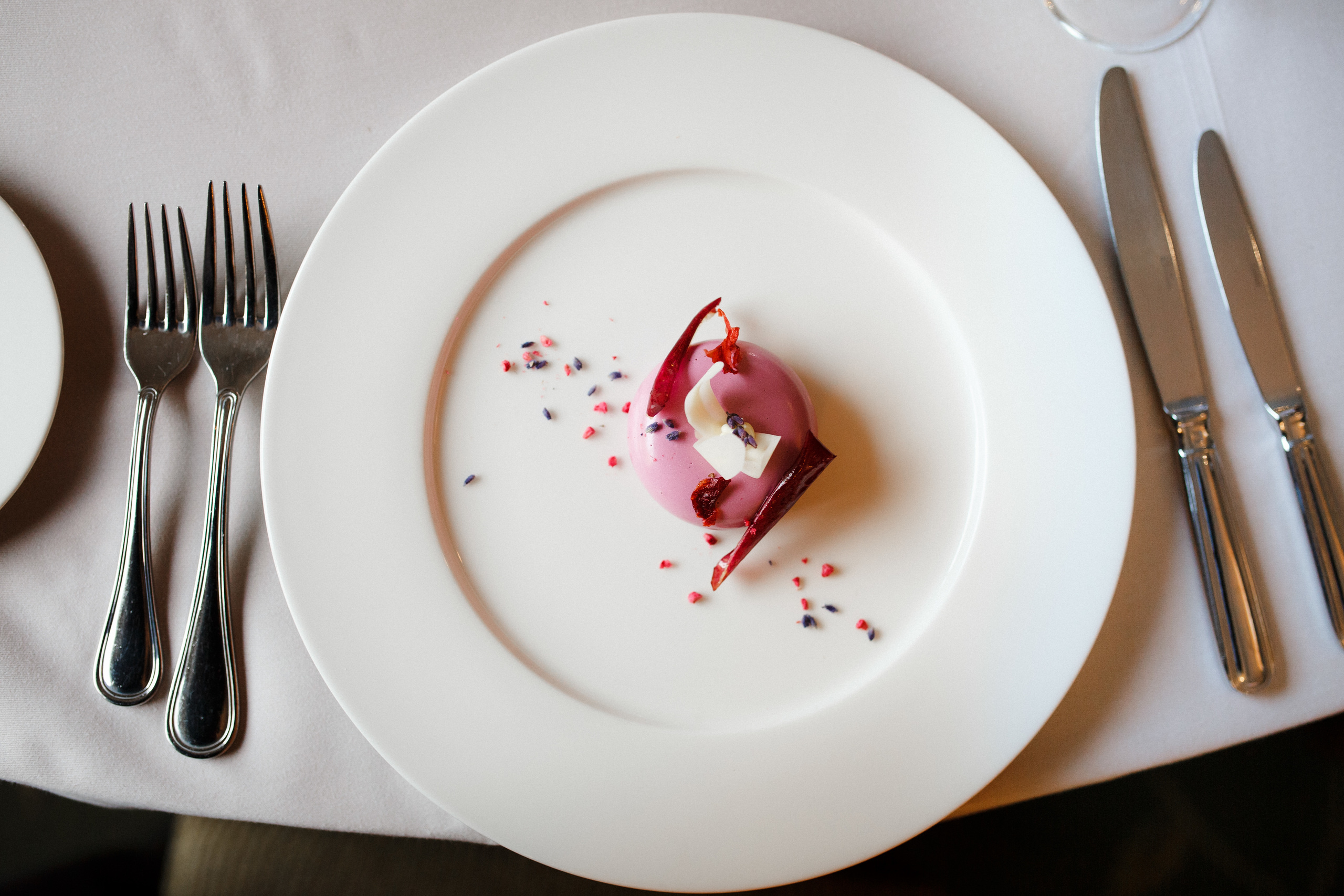 Свадебная фотосессия в отеле Коринтия. Свадебный фотограф в Санкт-Петербурге Никита Кузякин