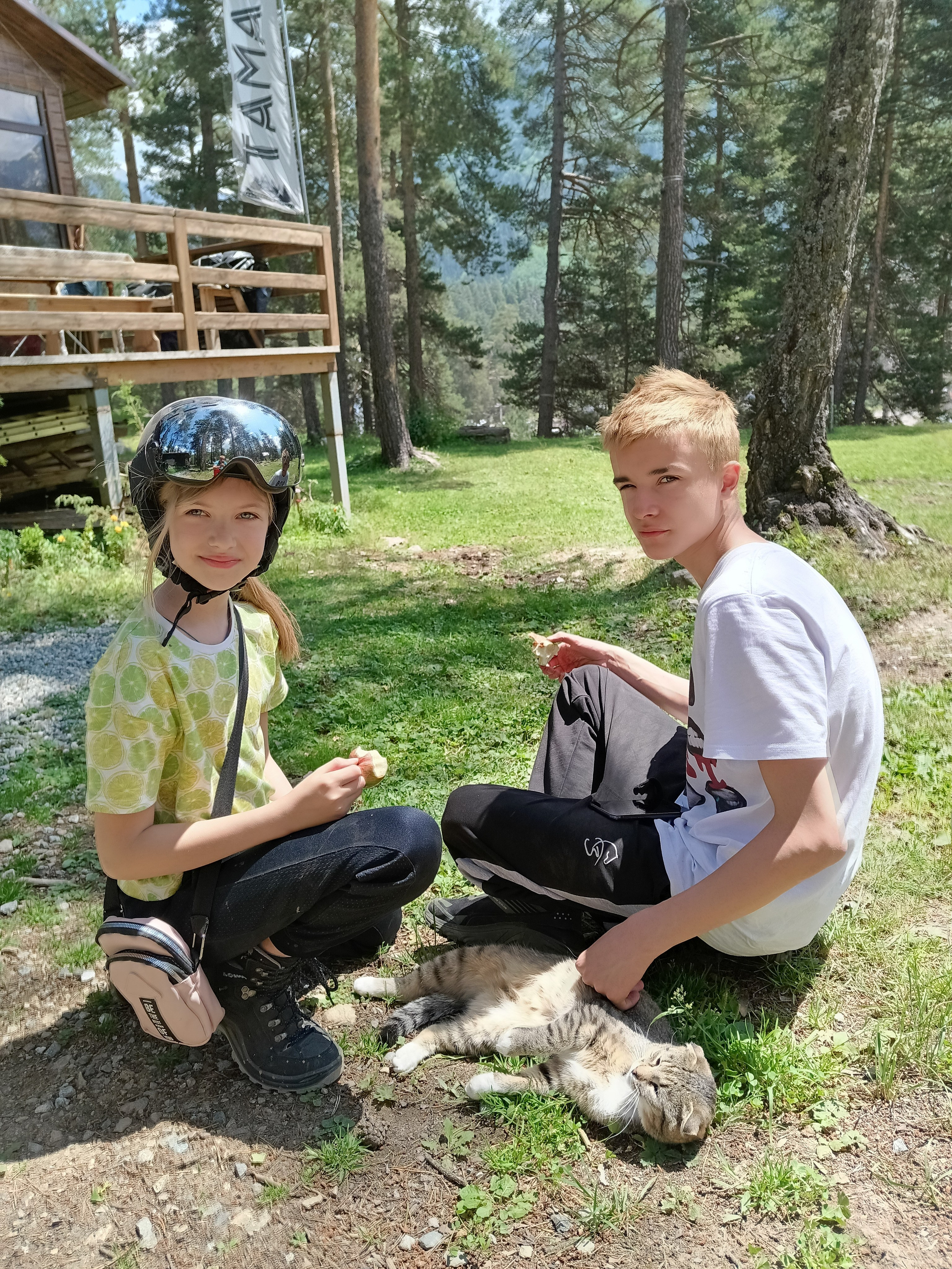 Эльбрус 2023 Маша Саша Дима. Заставка