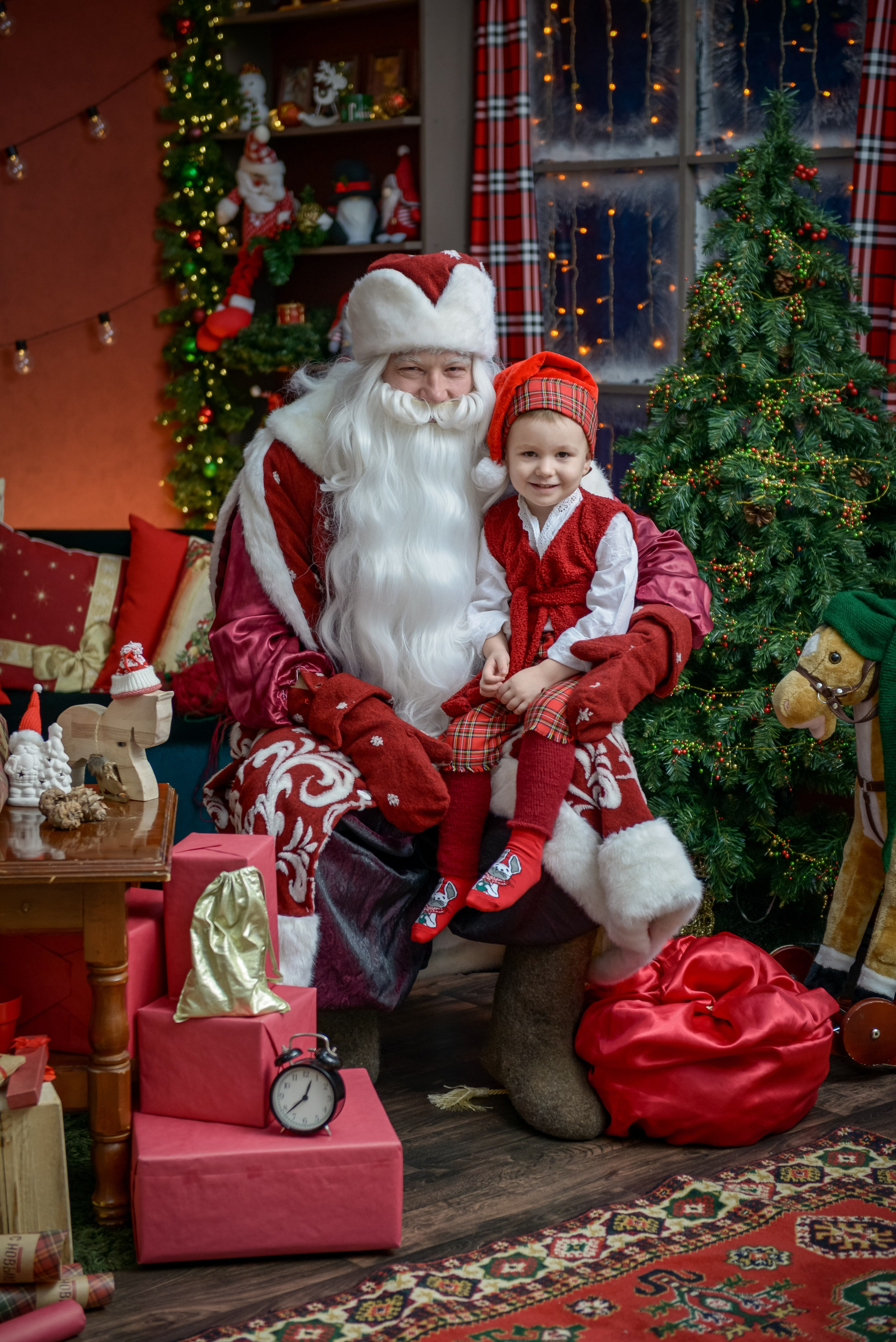 Встреча с Дедом Морозом (ежегодный). Татьяна Гойда портретный и семейный фотограф Ленск. Выпускные альбомы