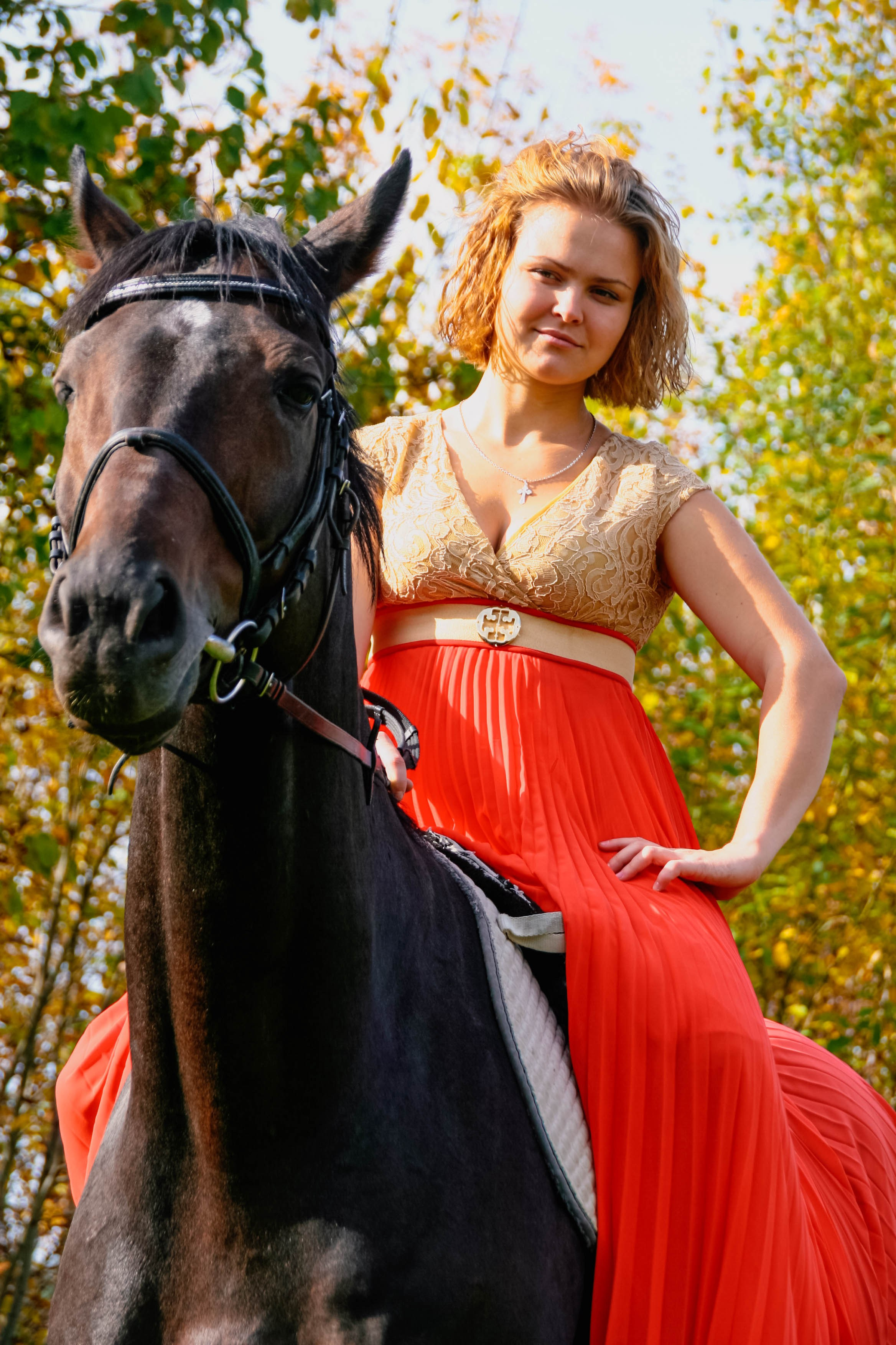 Алёна и Даша на лошади. Фотограф Пермь. Фотосессия в фотостудии Перми и на свежем воздухе