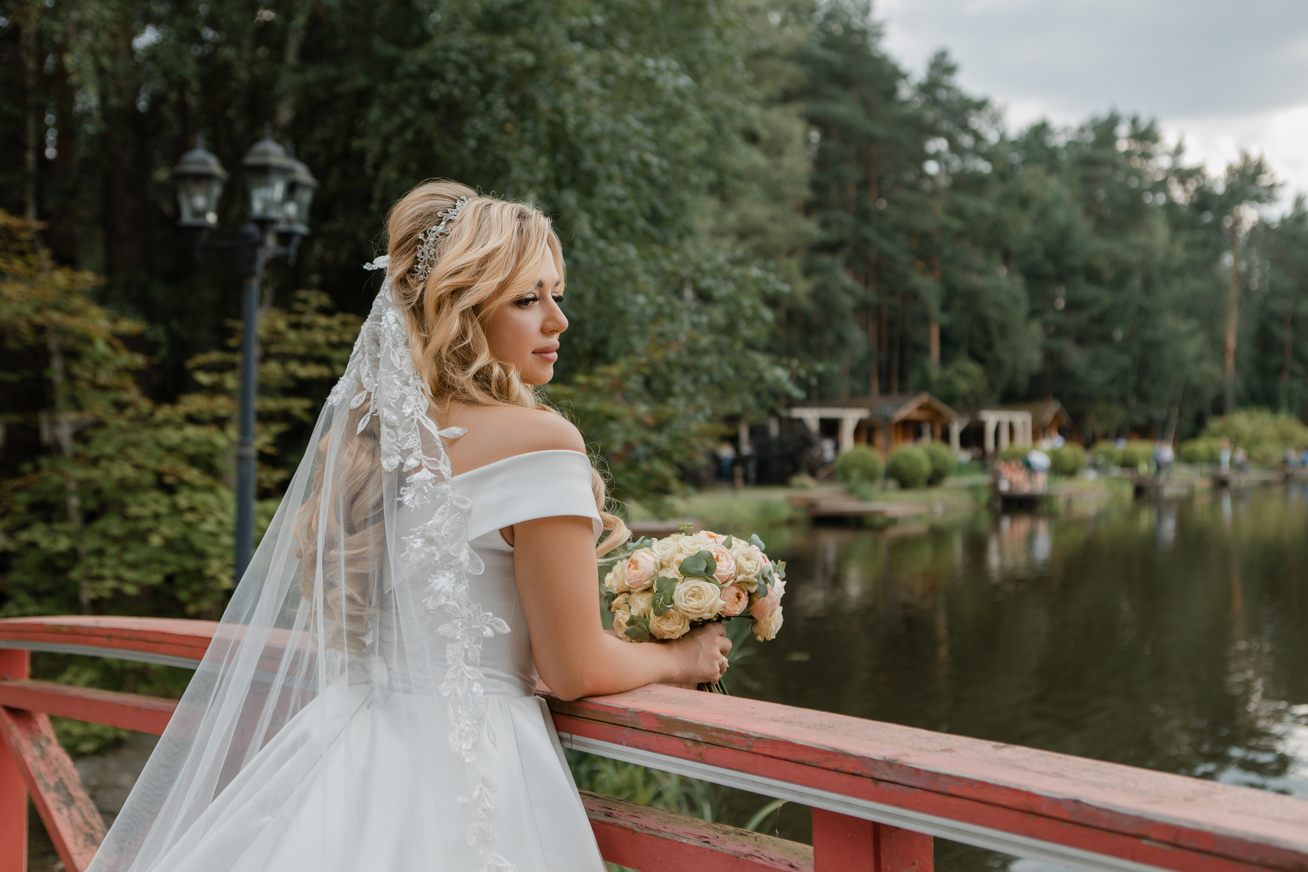 Юрий и Кристина. Видеосъемка и фотосъемка свадеб. Фотограф и оператор на свадьбу. Видеосъемка подкастов, собственная видео-фотостудии. Предметная фотосъемка