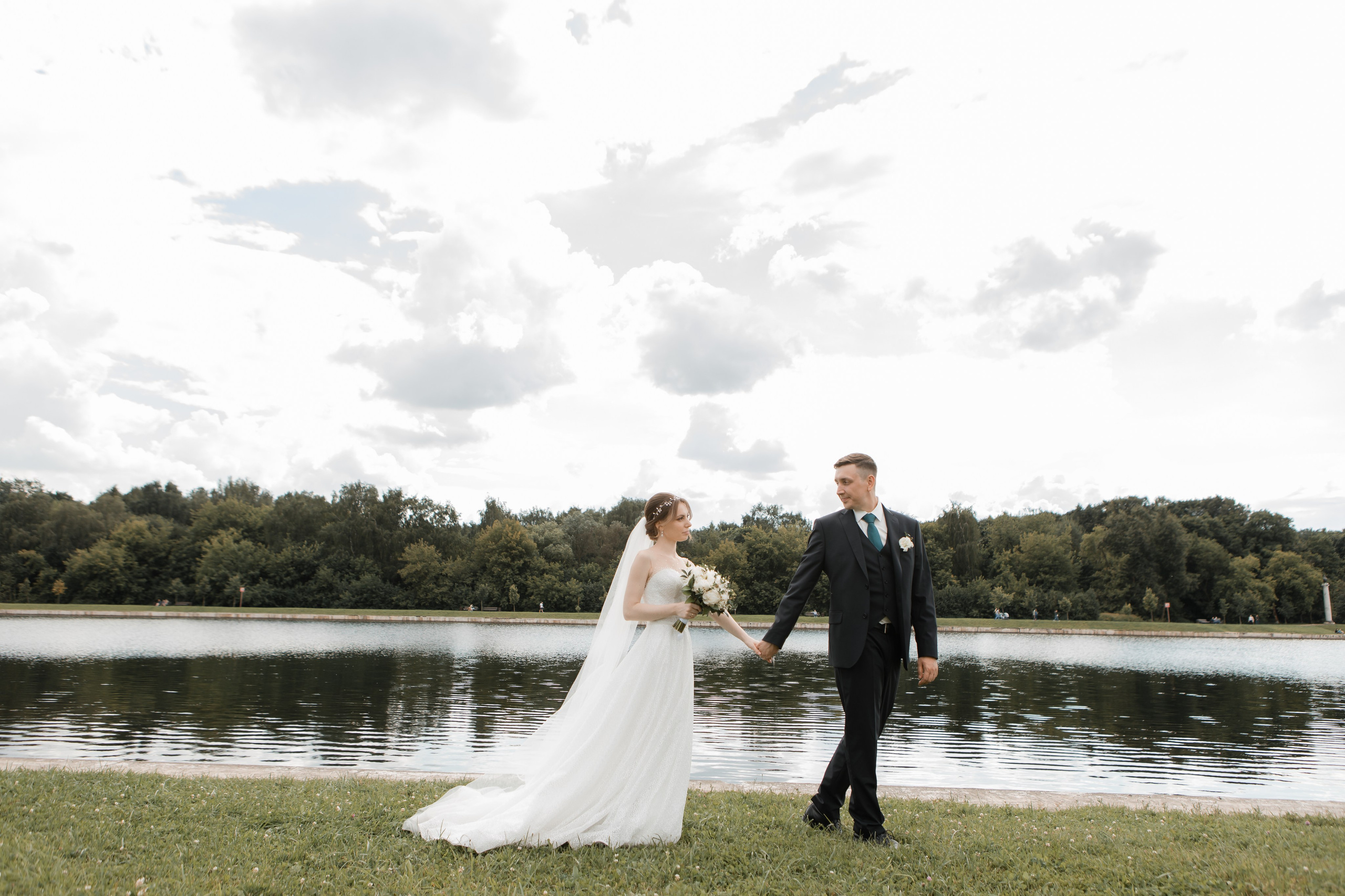 Свадебная фотосъемка Евгения и Натальи. Свадебные фотографии. Видеосъемка и фотосъемка свадеб. Фотограф и оператор на свадьбу. Видеосъемка подкастов, собственная видео-фотостудии. Предметная фотосъемка