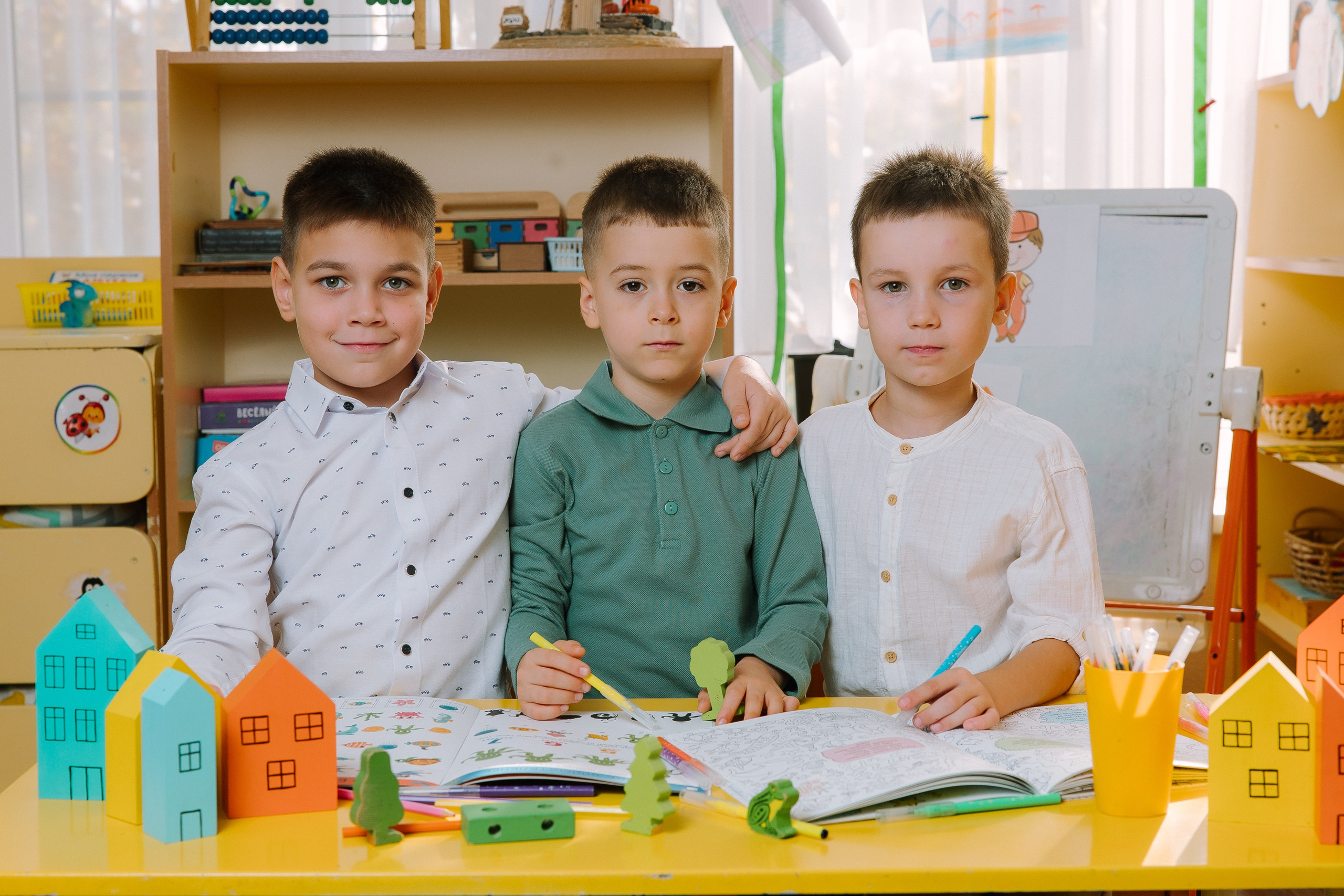 Групповые фото — игра- Рисование (кубики). Выпускные альбомы Натальи Бутко: Новороссийск, Анапа, Геленджик