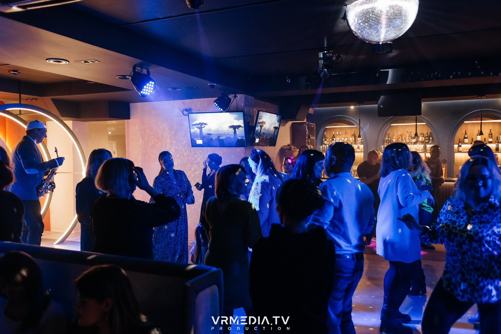 8 марта в караоке-ресторане «Голос»