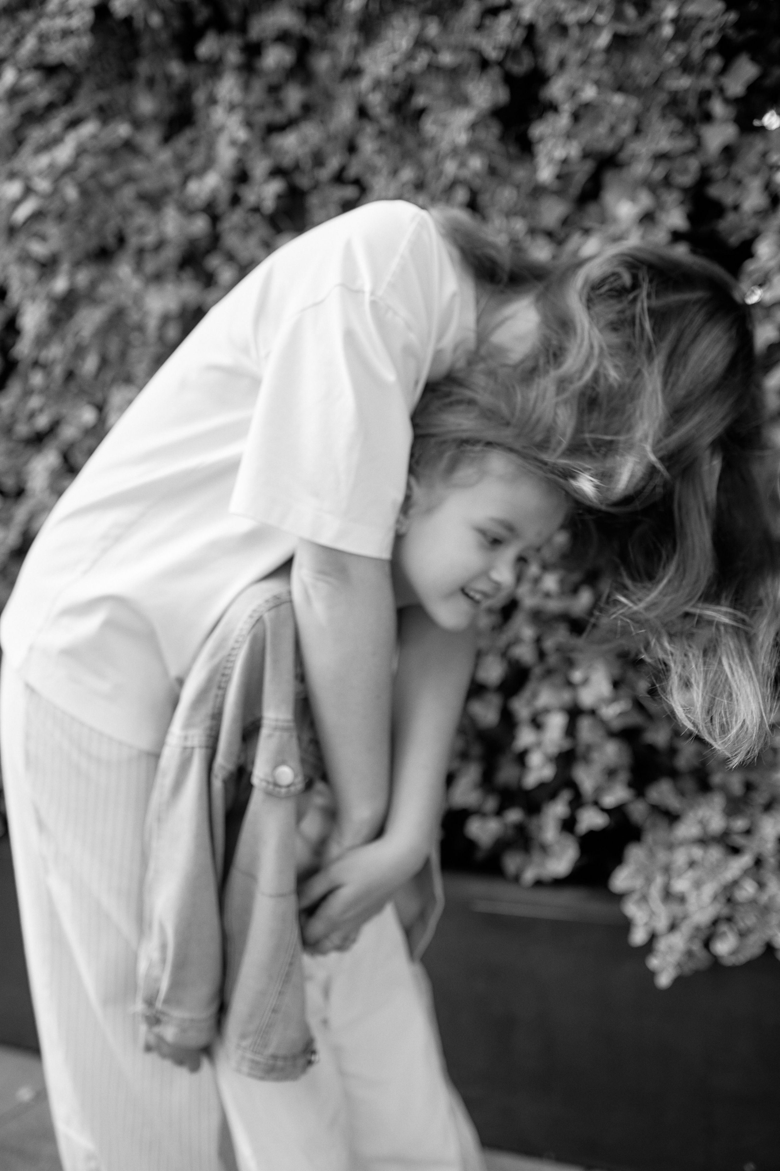 Катя и Ника. Прогулка по Новому Арбату. Семейный и свадебный lifestyle-фотограф в Москве Мария Петрова