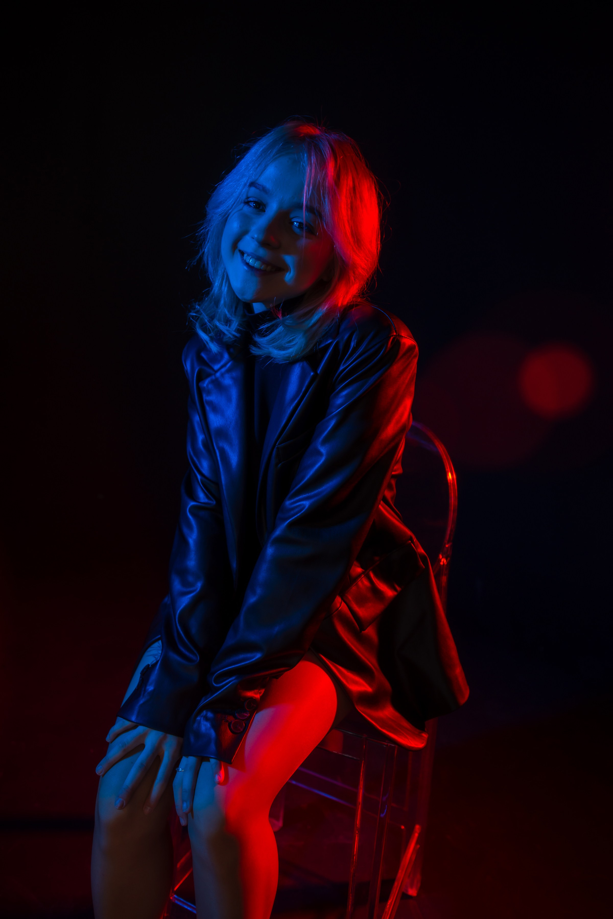 Студия. Черная циклорама с цветной подсветкой. Ольга Плаксина фотограф в Саратове