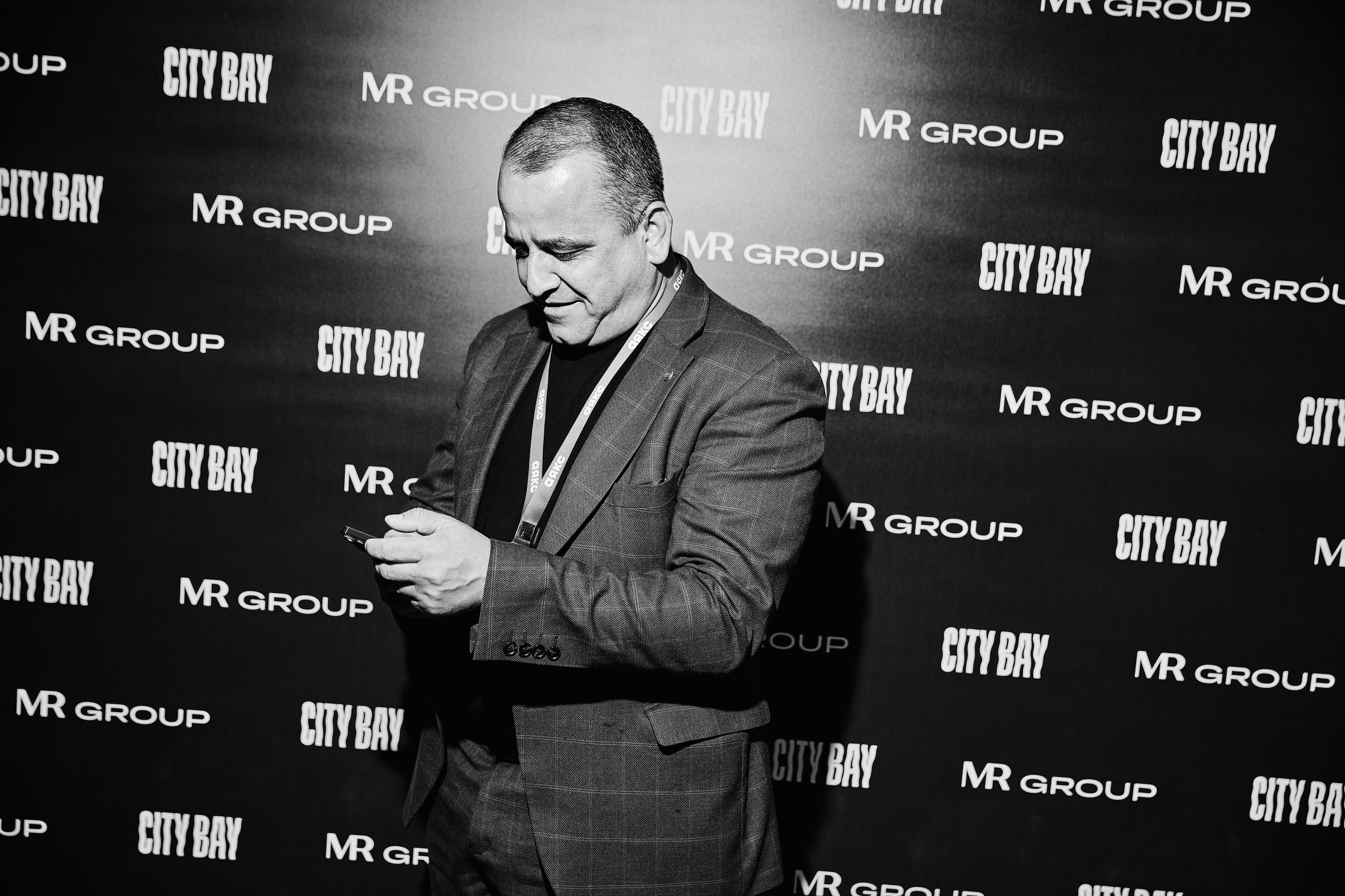 Презентация MR Group в ibis 23.04. Свадебный репортажный фотограф краснодар максим дремов дрёмов фотосессия студия цена