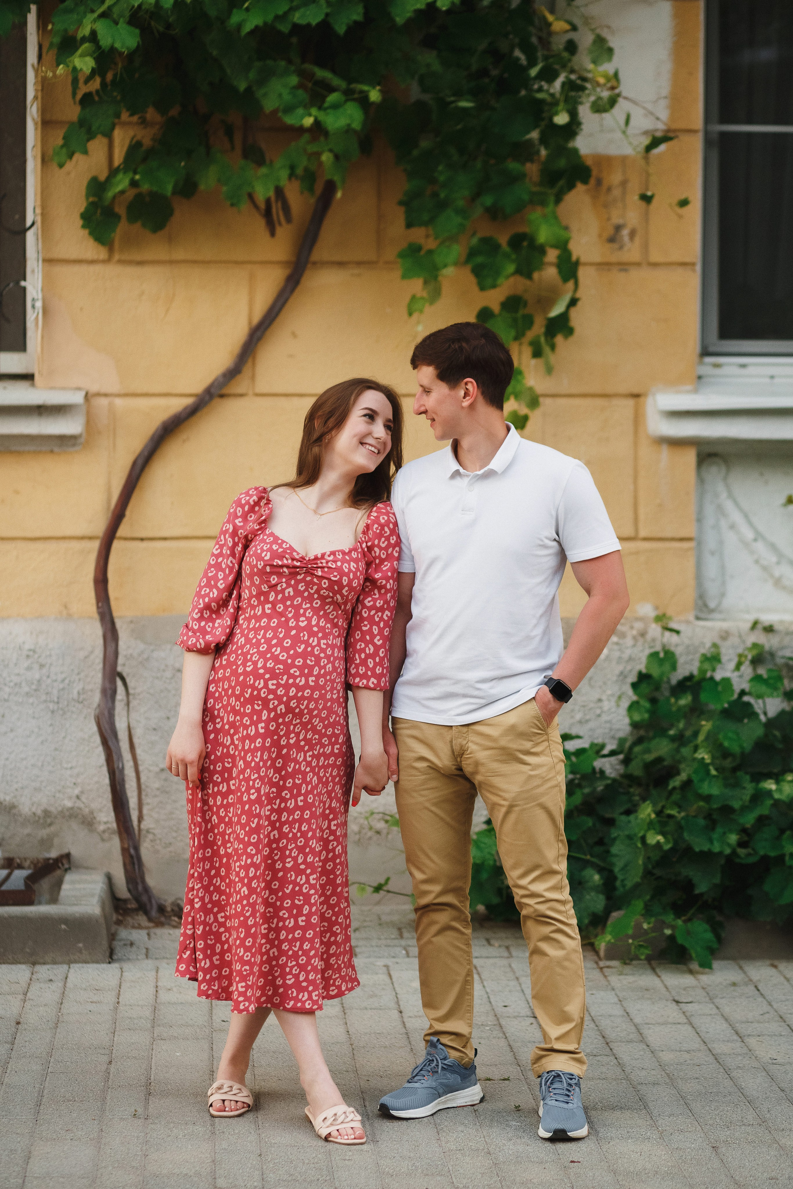 Романтика на улице Петровская в Таганроге: Денис и Аня. Свадебный и семейный фотограф в Таганроге Бакарюк Антон