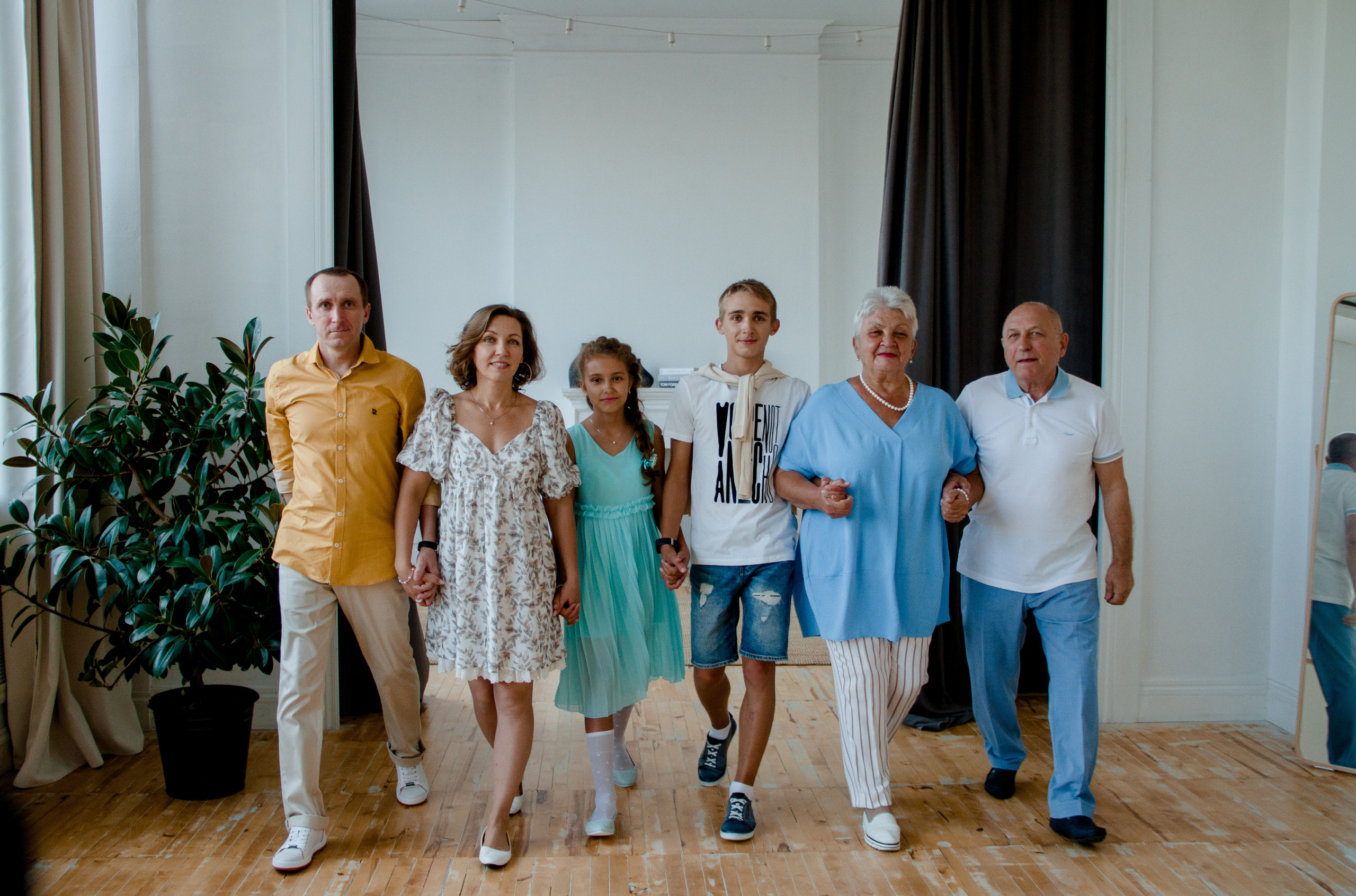 Семейная фотосессия в студии. Свадебный и семейный фотограф Ибрагимова Мария из Екатеринбурга