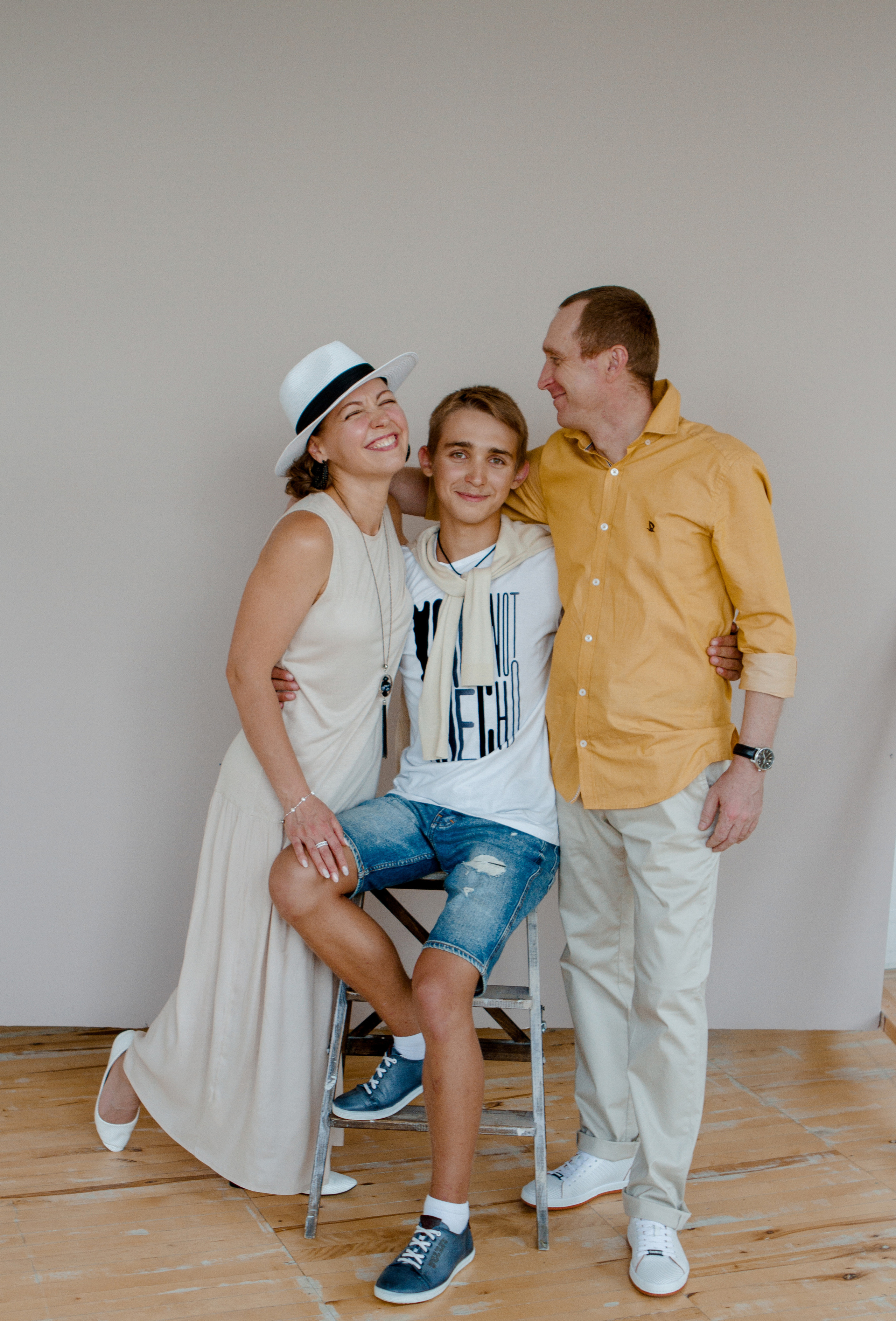 Семейная фотосессия в студии. Свадебный и семейный фотограф Ибрагимова Мария из Екатеринбурга