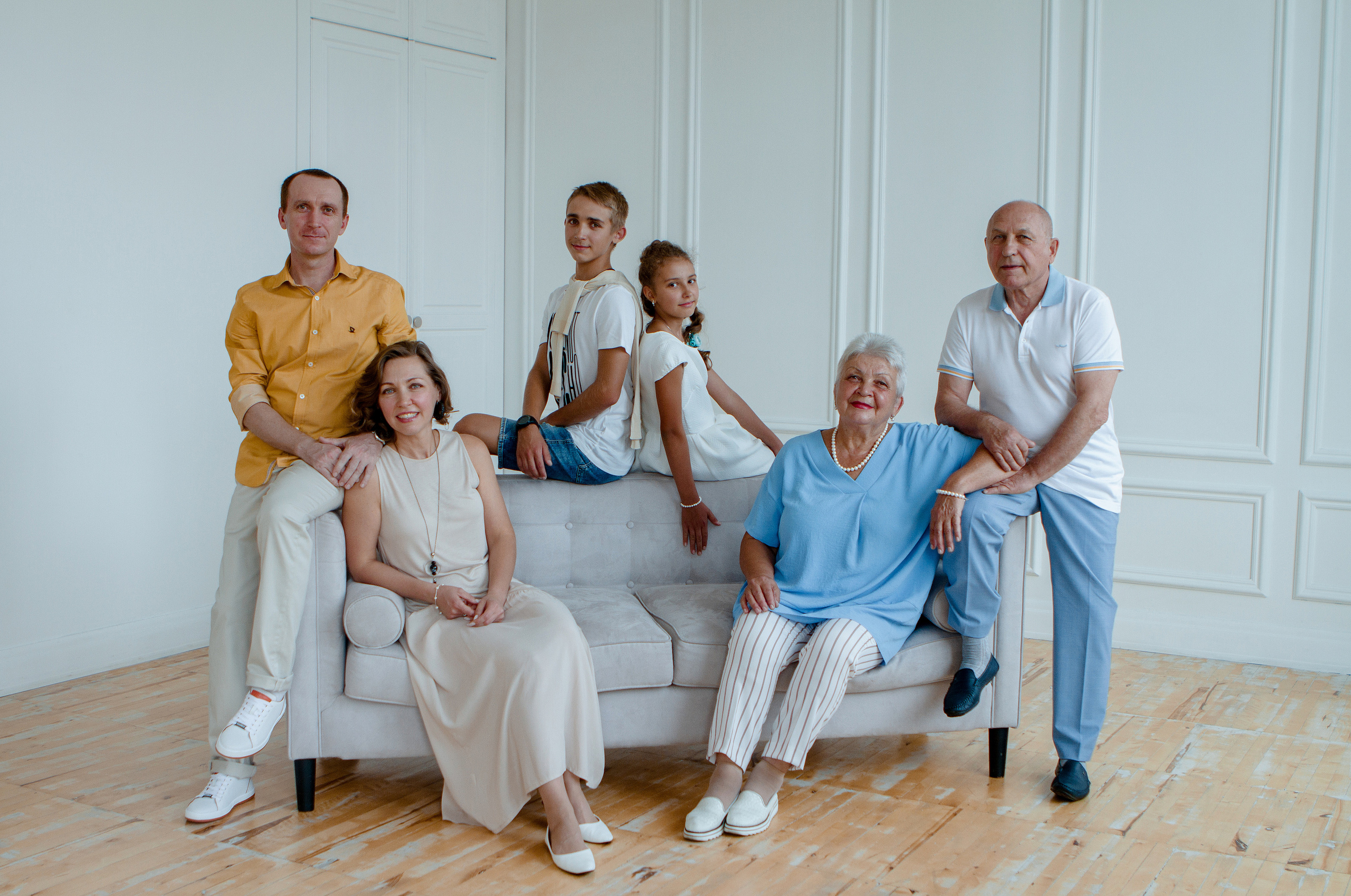 Семейная фотосессия в студии. Свадебный и семейный фотограф Ибрагимова Мария из Екатеринбурга