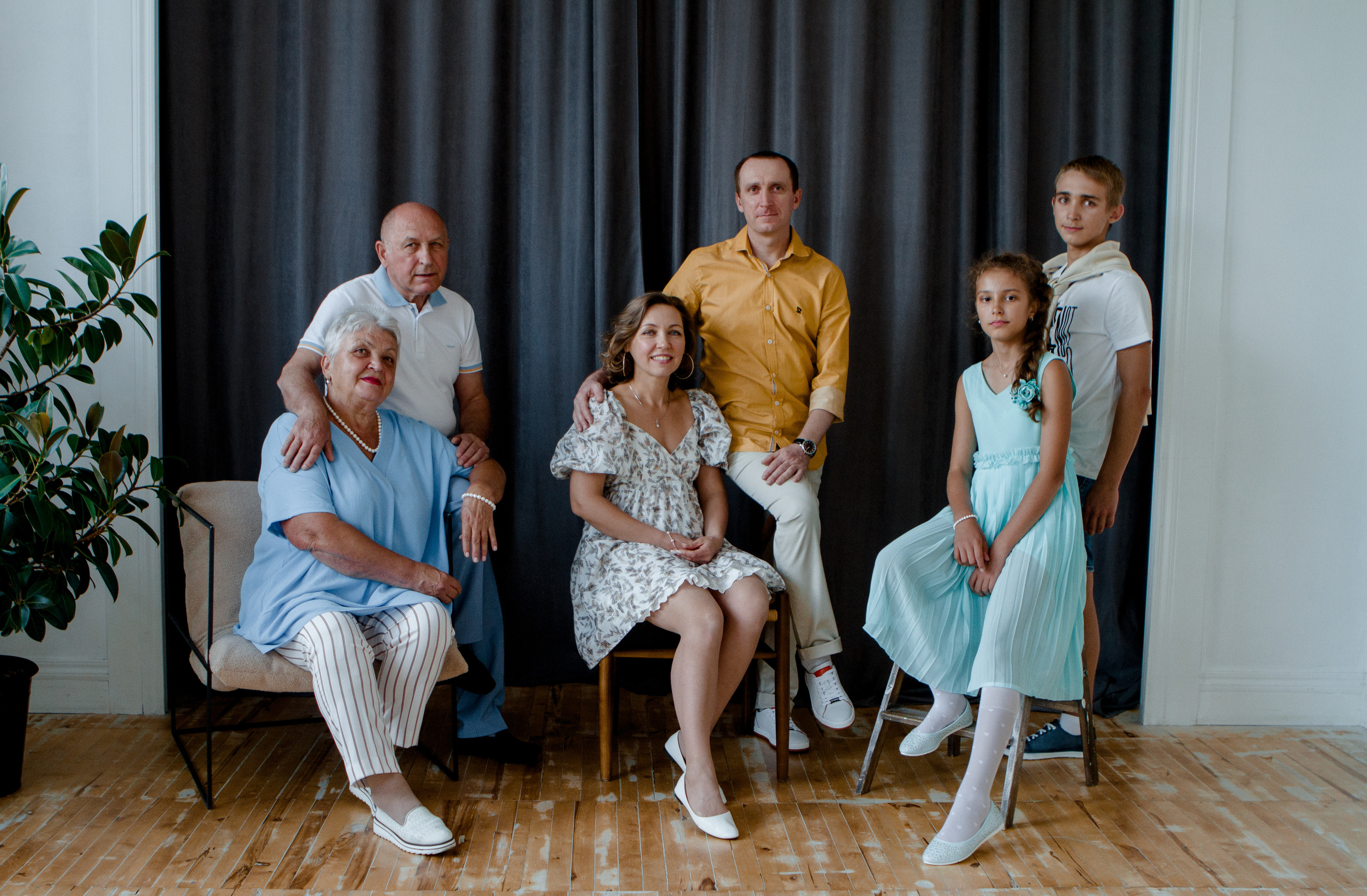 Семейная фотосессия в студии. Свадебный и семейный фотограф Ибрагимова Мария из Екатеринбурга