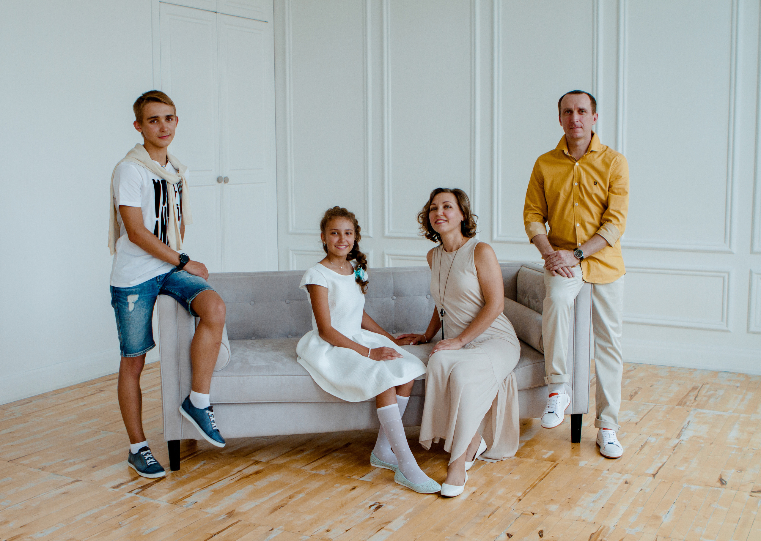 Семейная фотосессия в студии. Свадебный и семейный фотограф Ибрагимова Мария из Екатеринбурга