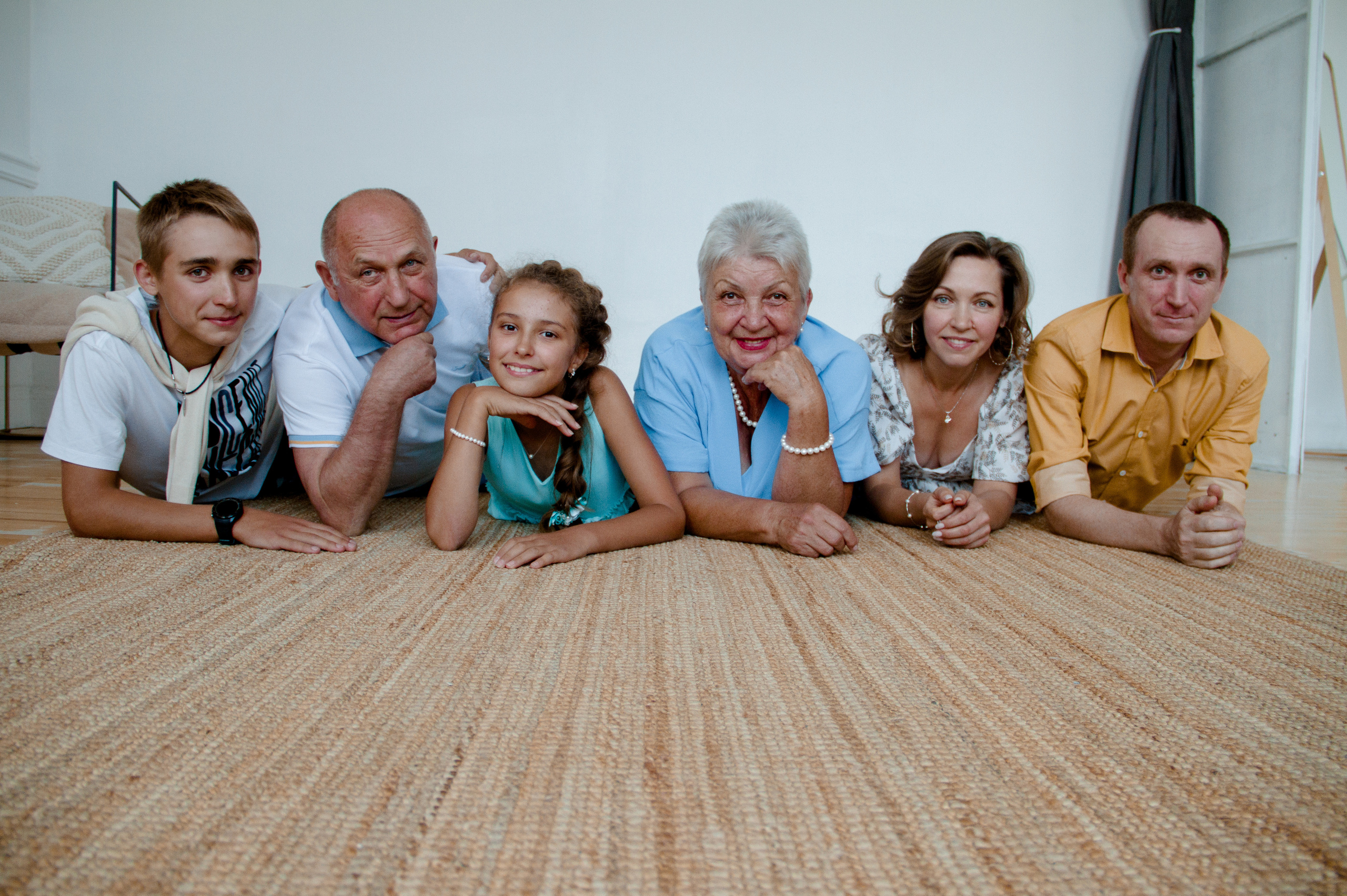 Семейная фотосессия в студии. Свадебный и семейный фотограф Ибрагимова Мария из Екатеринбурга