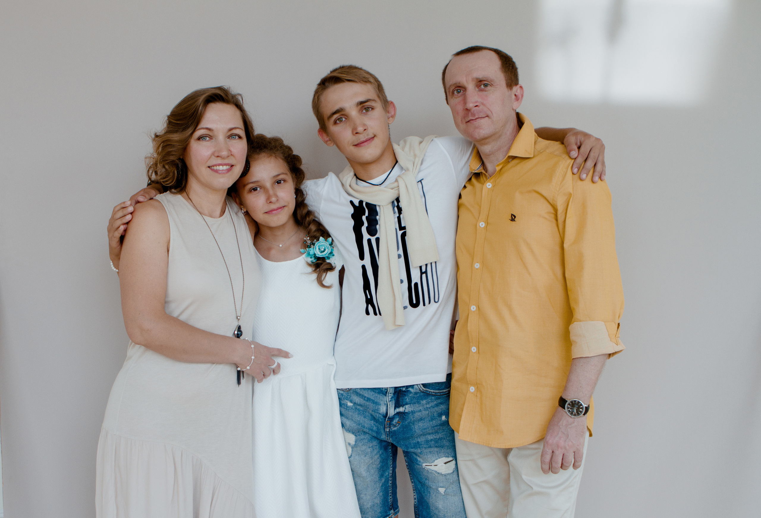 Семейная фотосессия в студии. Свадебный и семейный фотограф Ибрагимова Мария из Екатеринбурга