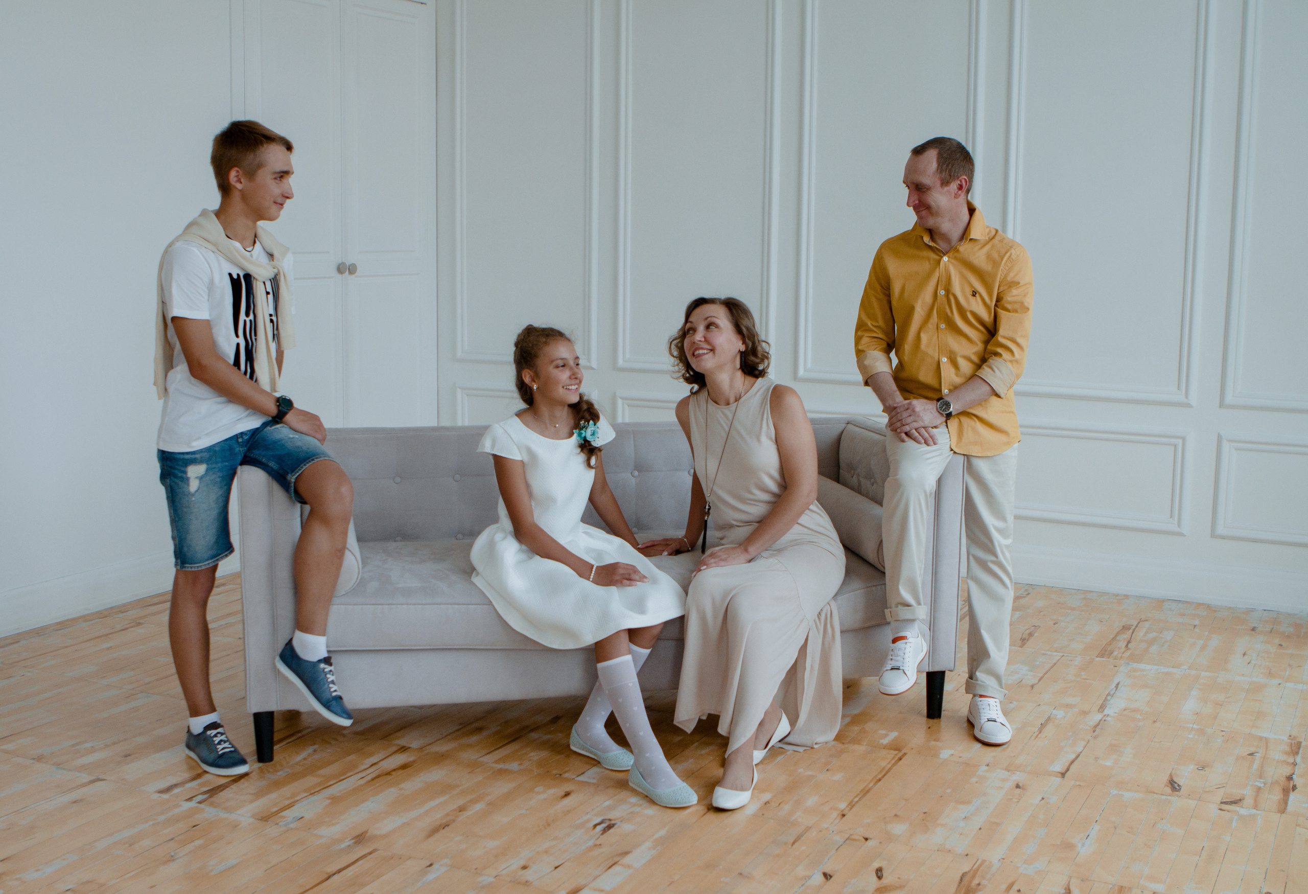 Семейная фотосессия в студии. Свадебный и семейный фотограф Ибрагимова Мария из Екатеринбурга