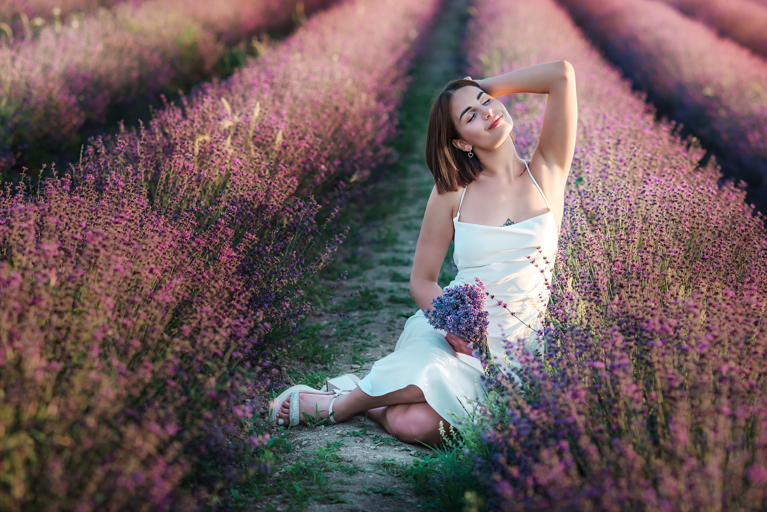 Фотосессия в лавандовом поле. Прогулочная фотосессия в Крыму. Фотограф в Симферополе Ольга Топоривская. Красивые места для фотосессий в Крыму.