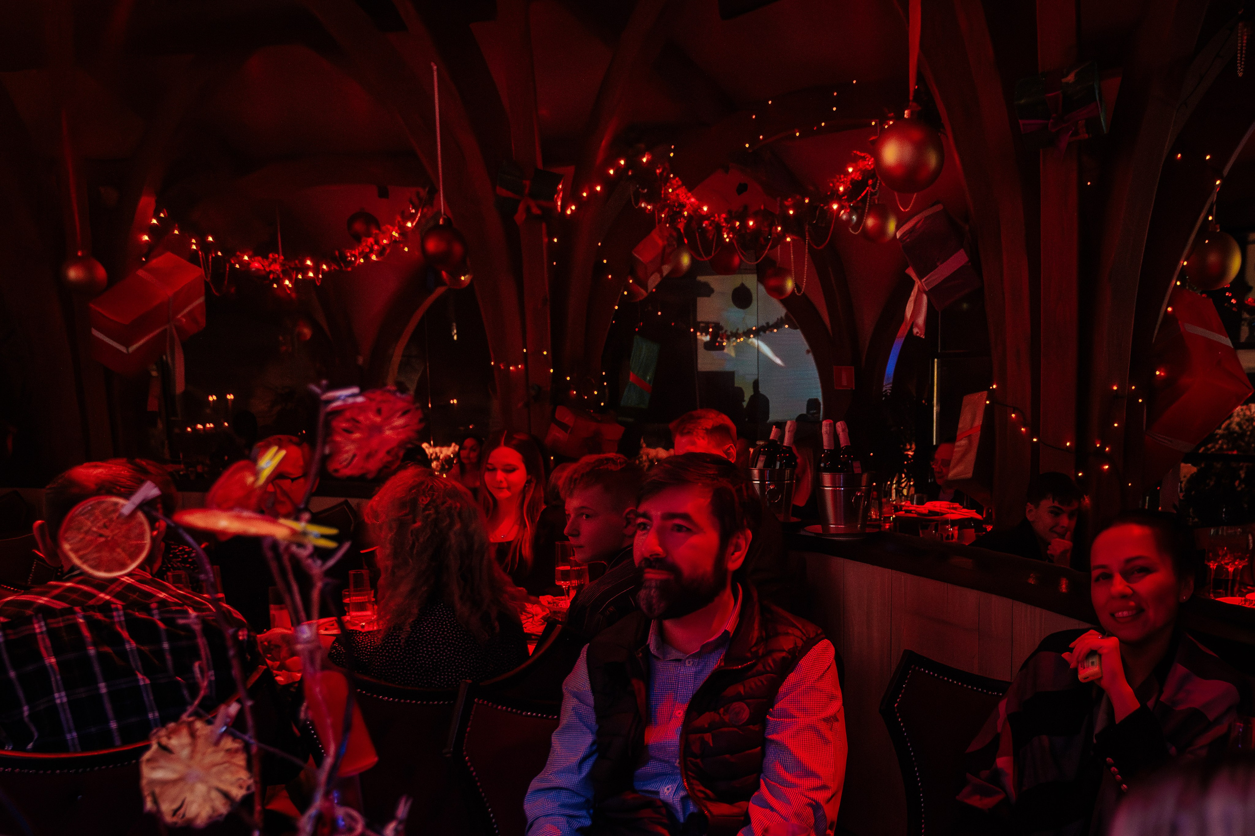 Новогодняя шоу-программа «MAGIC TIME» в PTIZZA BAR_Ялта_31.12.2025. Аминов Руслан | Фотограф