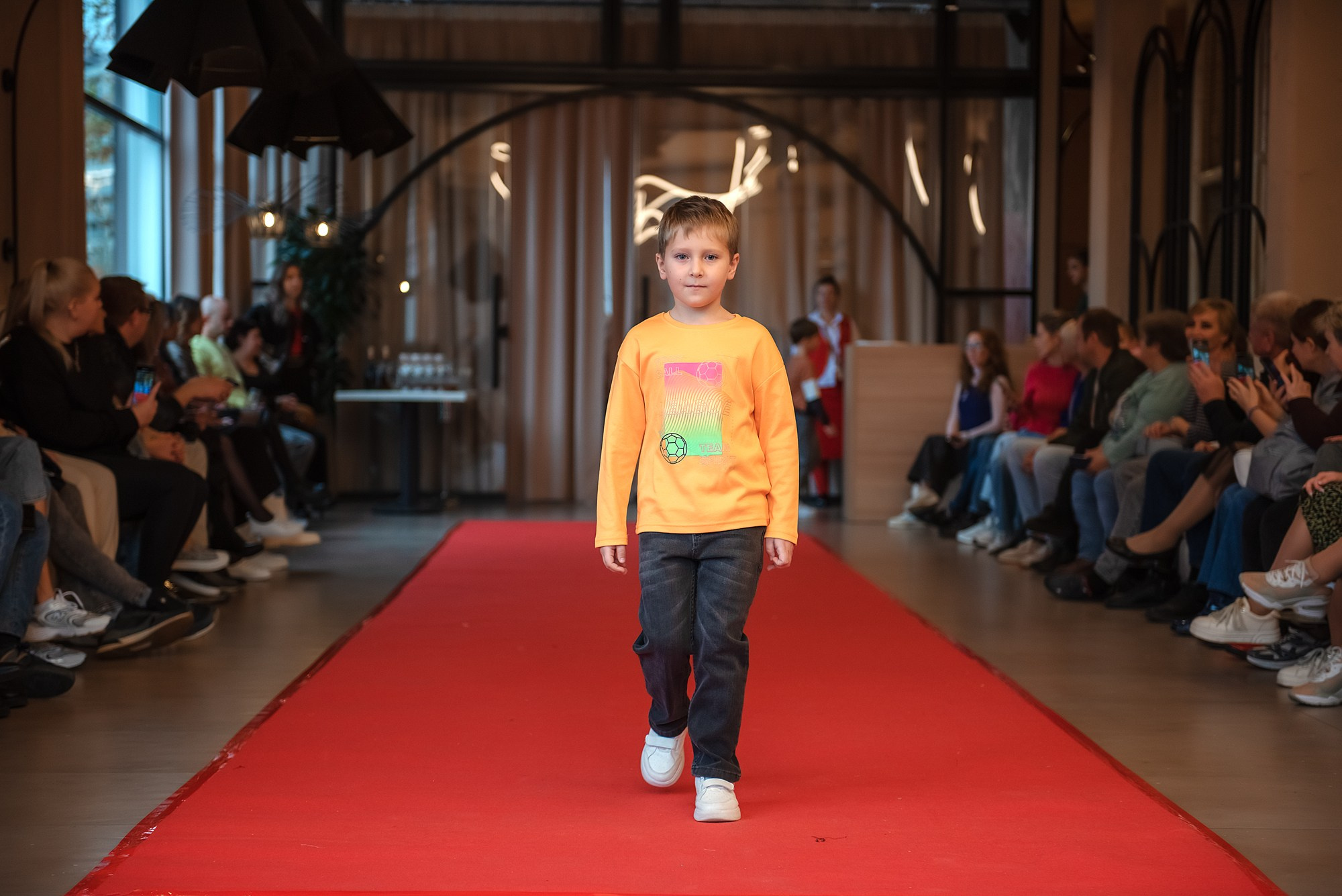 HAPPYkids дефиле в день мамы. Семейный и коммерческий фотограф в Сочи Александр Бодунов