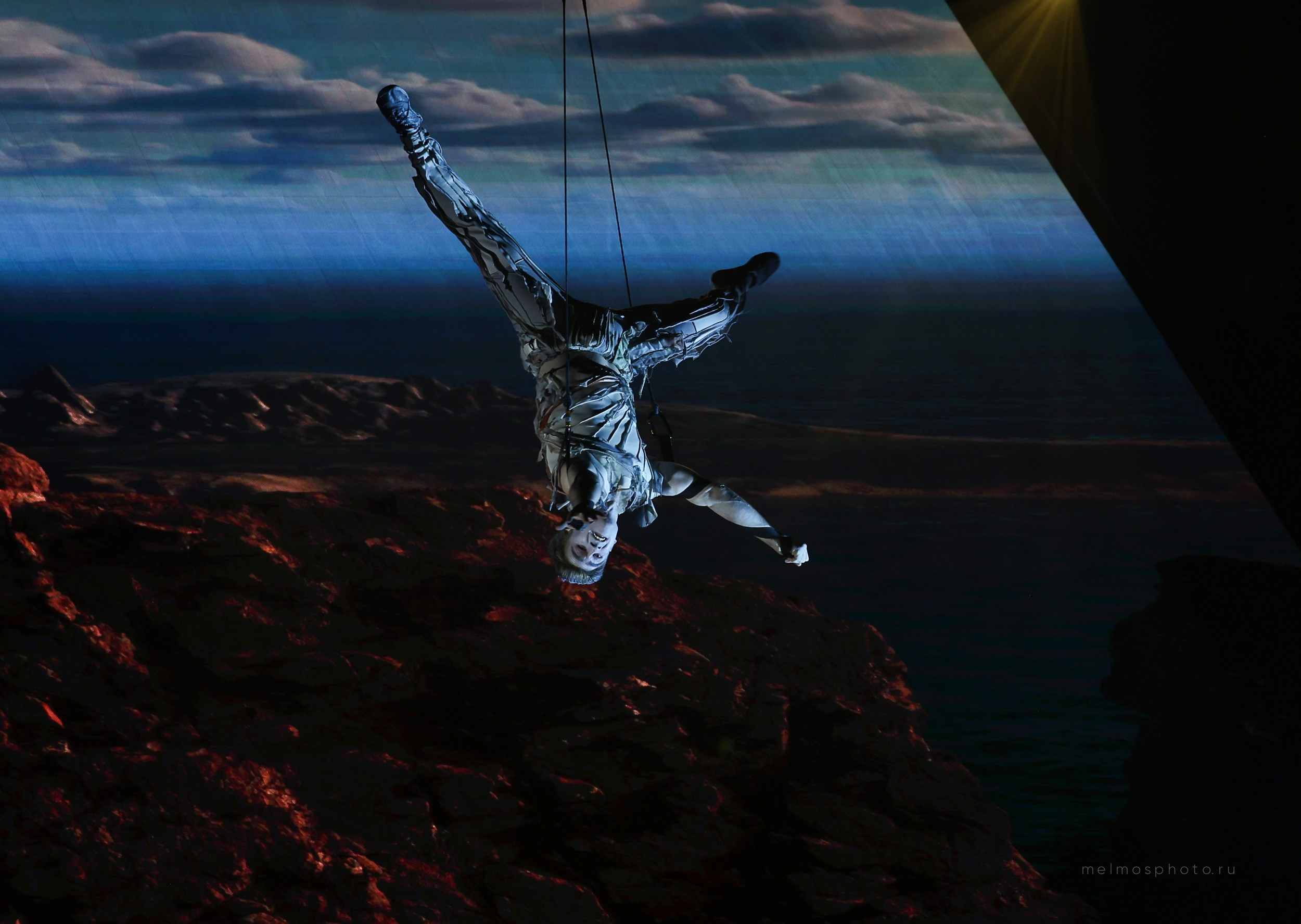 АНТИГРАВИТАЦИЯ. Репортажный, архитектурный, театральный и файн-арт фотограф Лена Мельникова в Москве