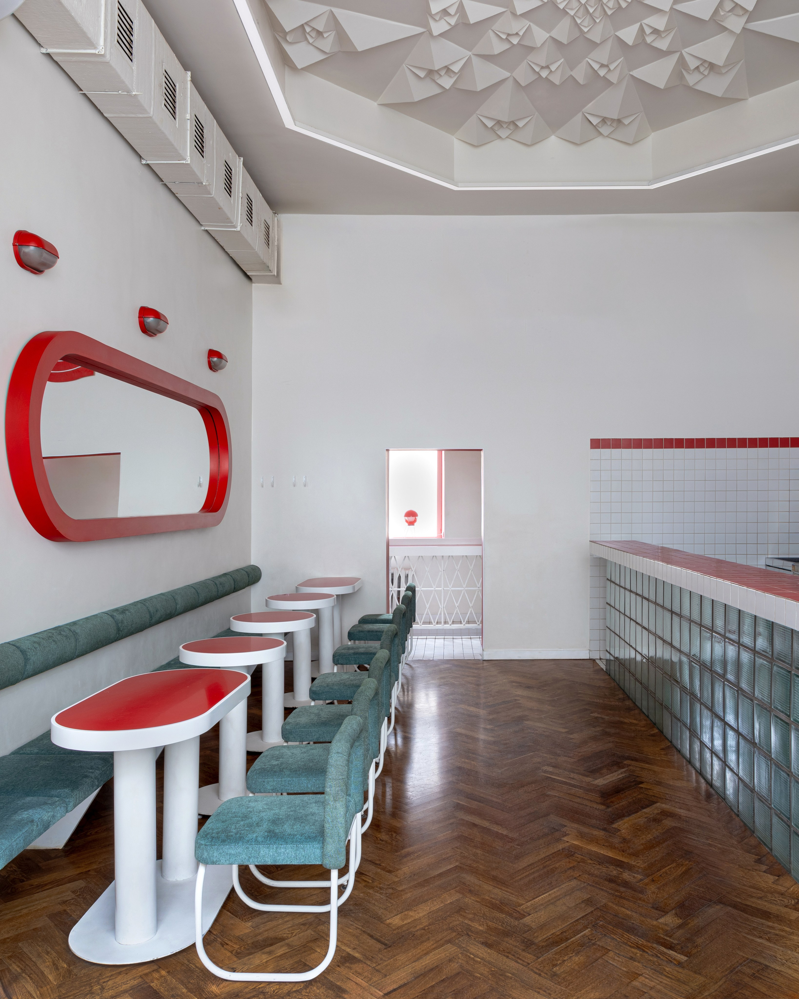 Интерьерная фотосъемка лапшичной Совок в Нижнем Новгороде. Интерьерный фотограф в Нижнем Новгороде и Москве Владимир Гудков