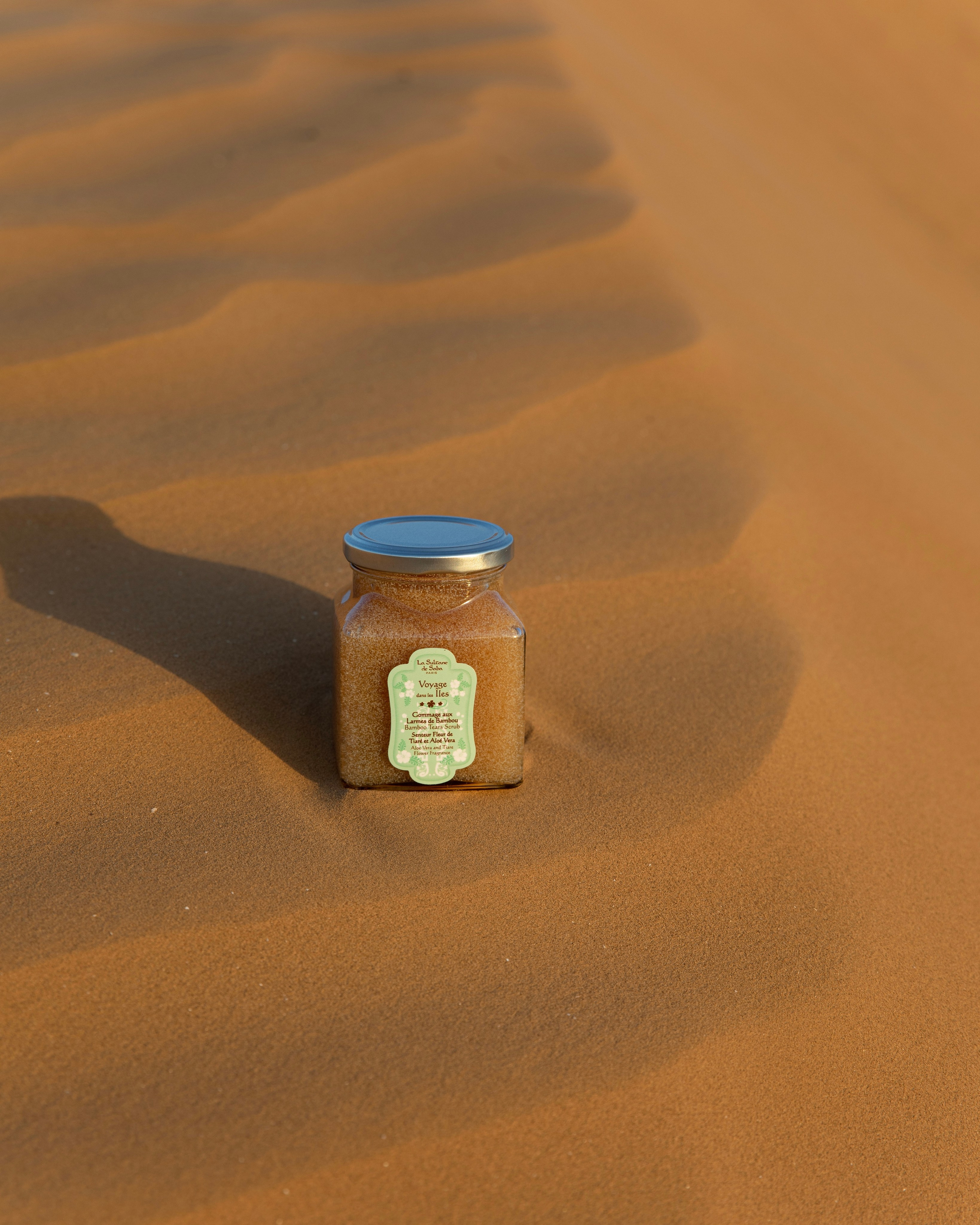 Предметные кадры для брендов, товары, косметика, уходовые продукты, декоративка, волосы. Рекламный фотограф Ксения Вершинина | Москва