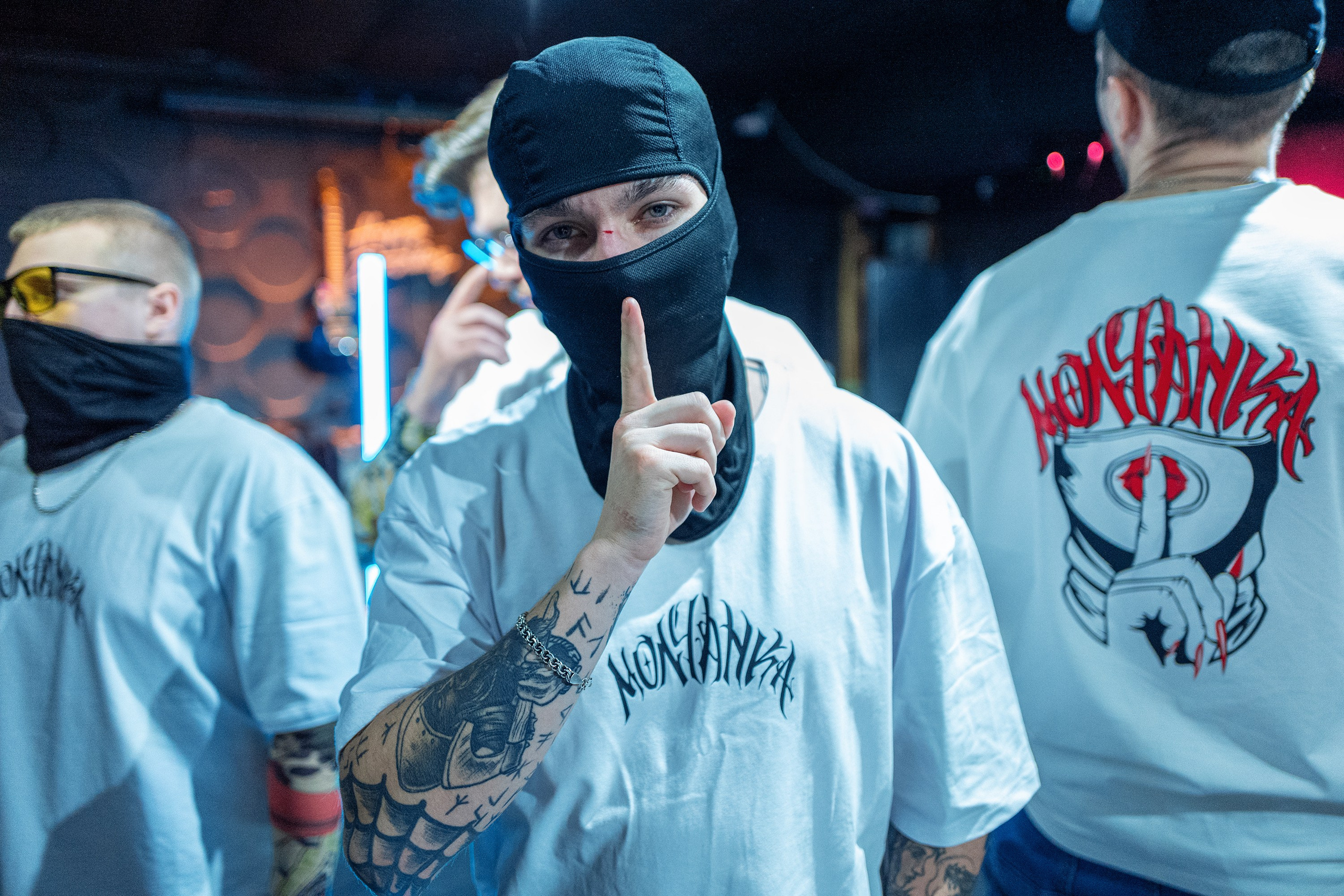 Реклама футболок «Молчанка». Фотограф Тюмень