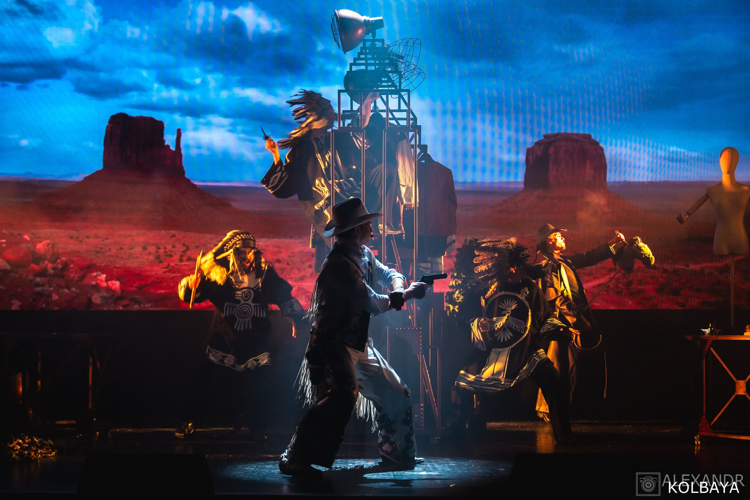 Фотографии со спектакля «Привет, я тетя Чарли». Концертный и театральный репортажный фотограф в Москве Александр Колбая