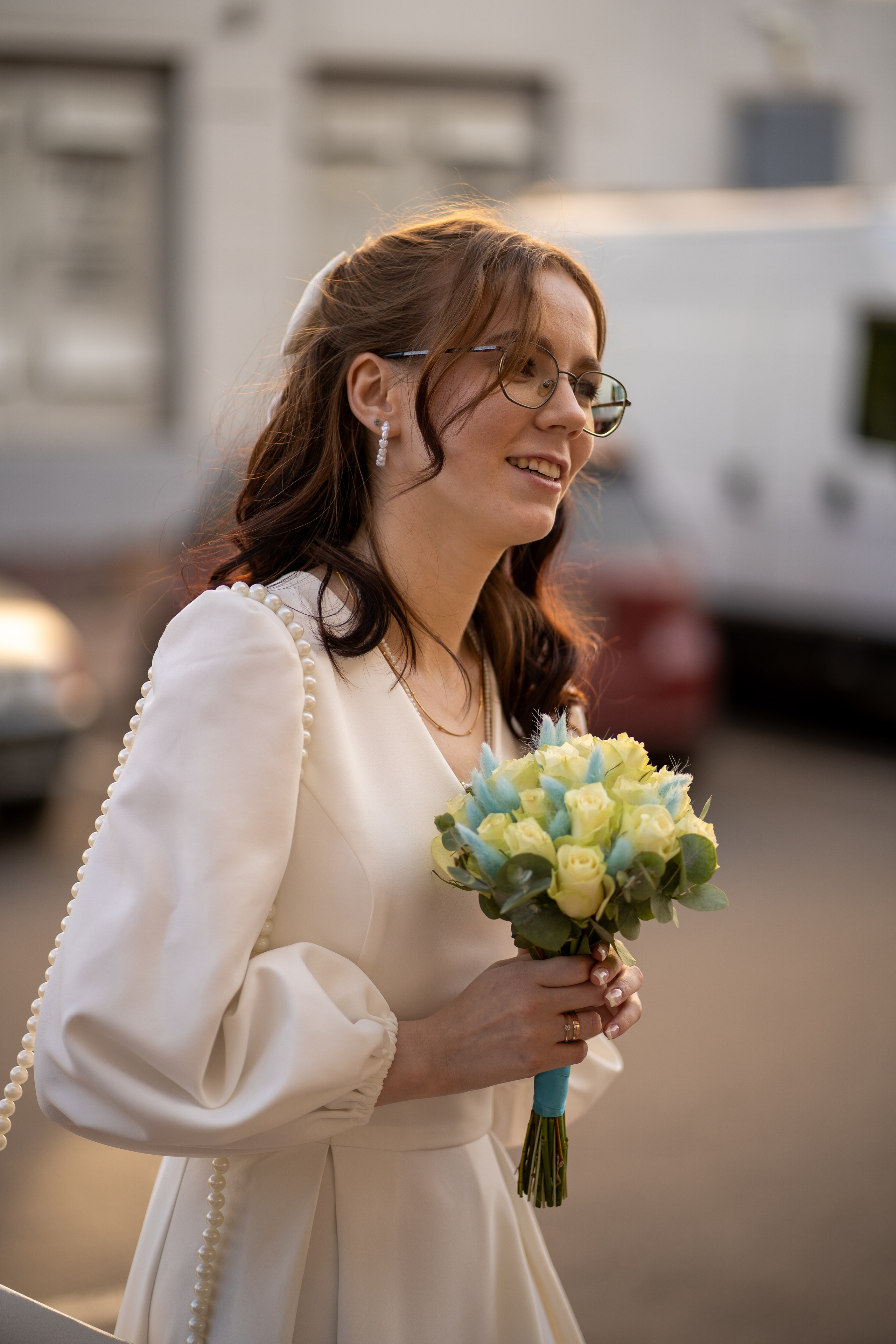 Невеста со свадебным букетом