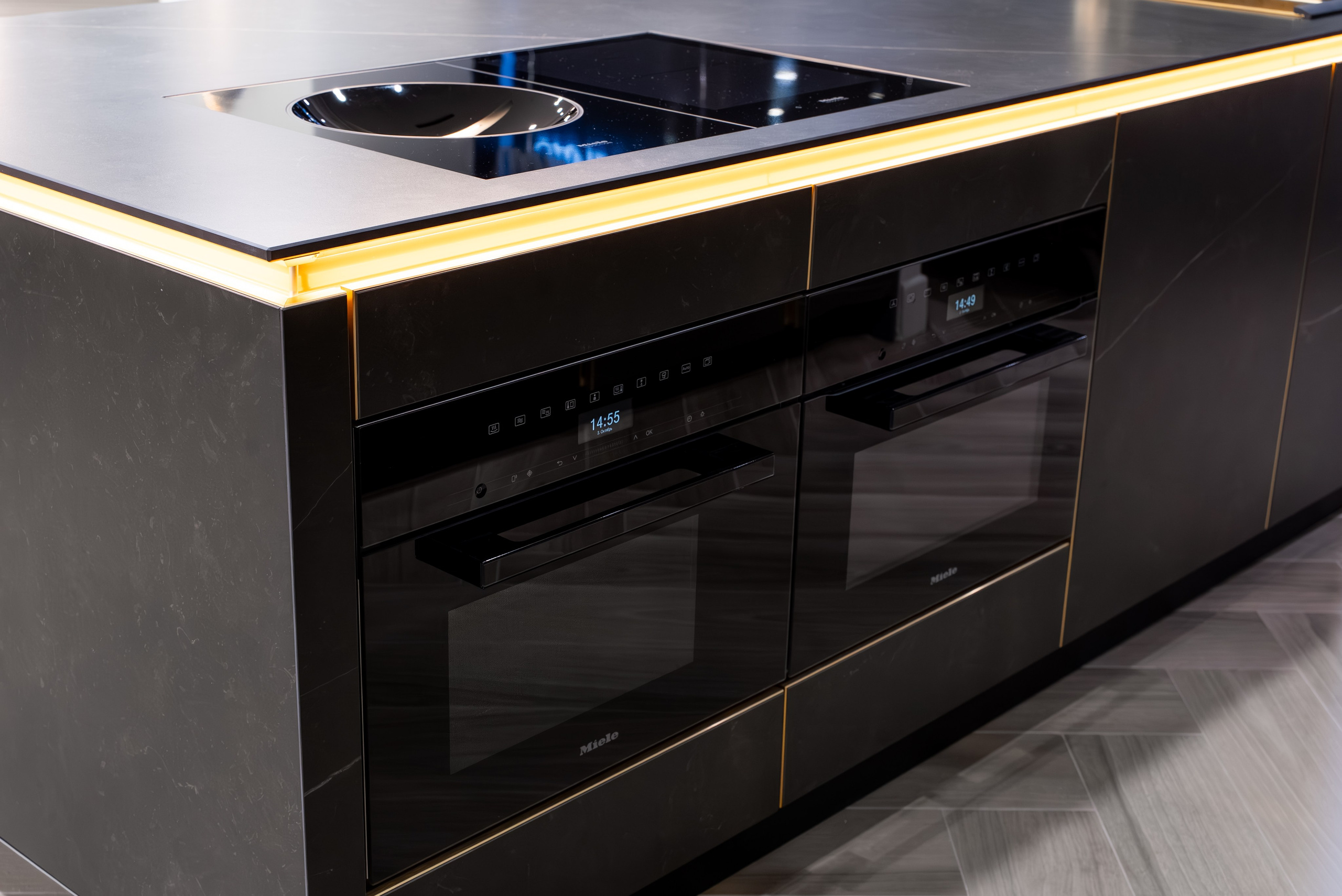 Шоурум WARENDORF. KUSTOV PRODUCTION — профессиональная фотосъёмка в Москве