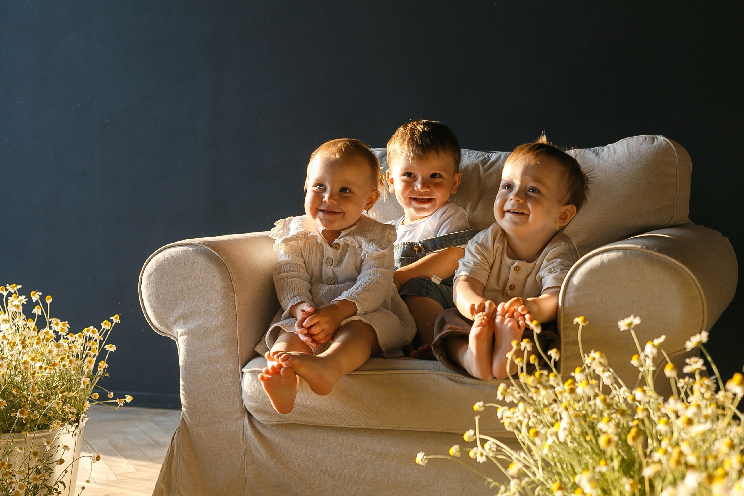 Тройняшки в ромашках. Событийный фотограф Максим Бескоровайновнов