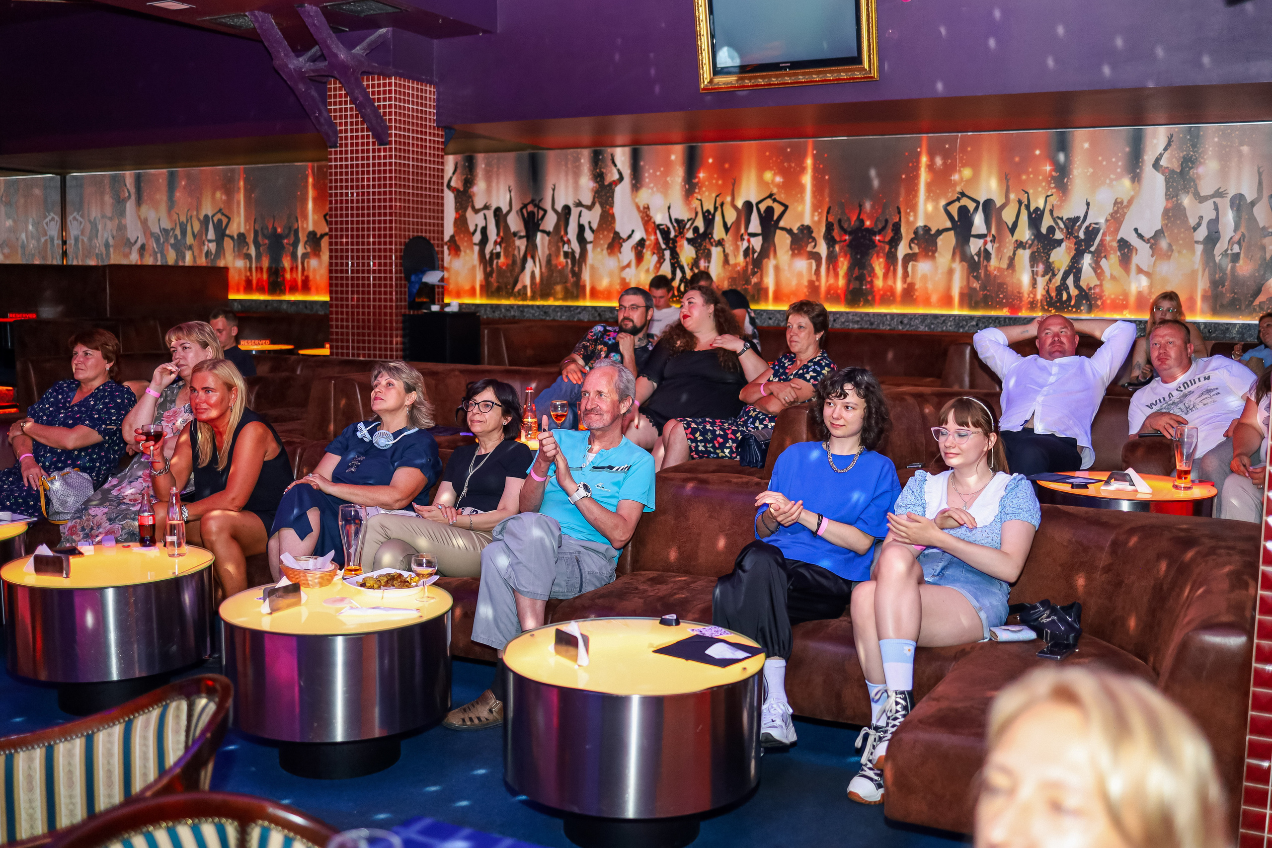 Стендап в Планете. Свадебный, семейный и детский фотограф в Калининграде Елена Кравцова