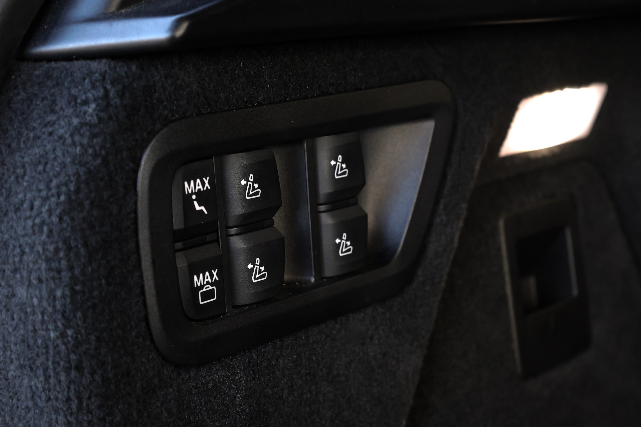 2020 BMW X7 XDrive 40i. Mixturecaptures