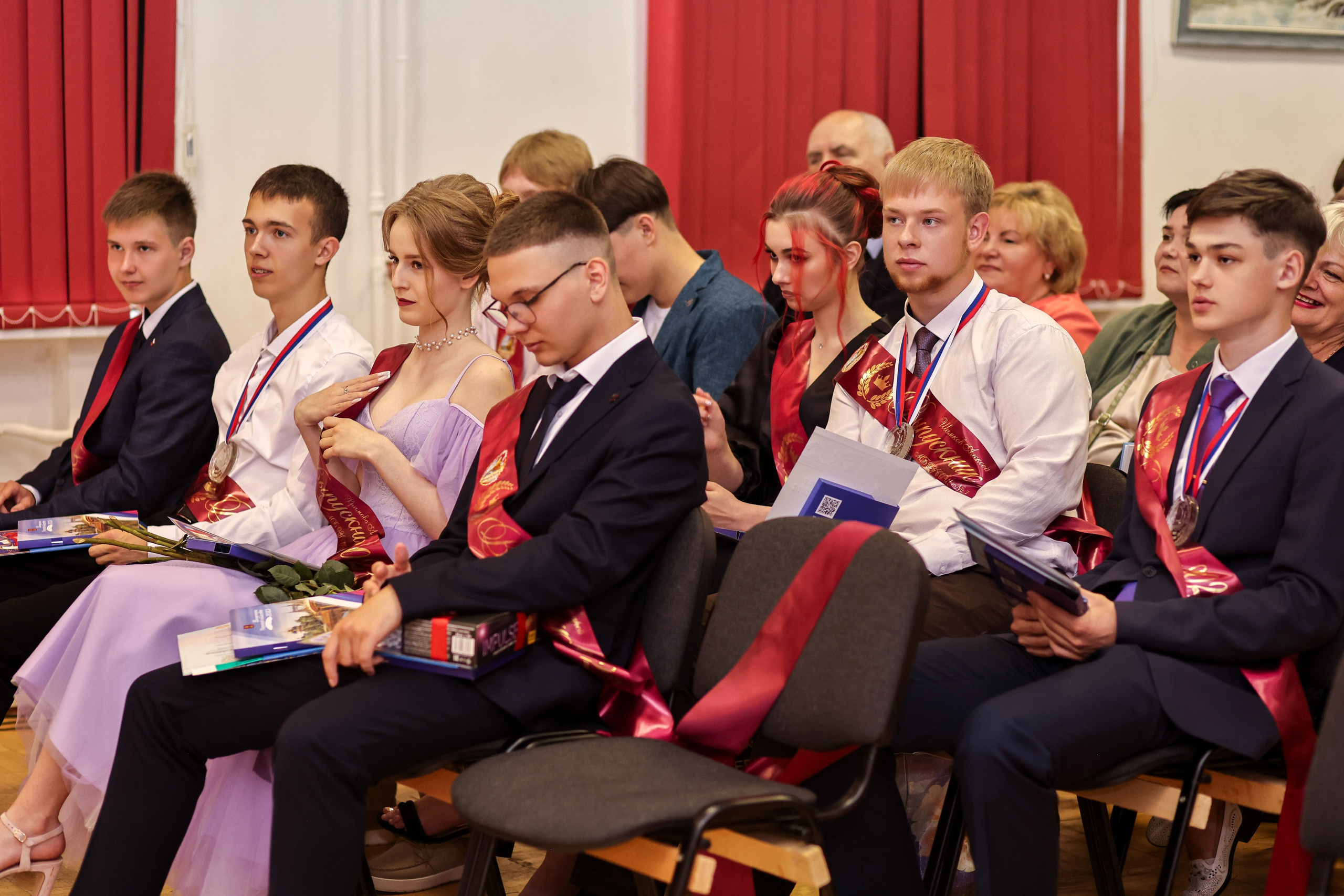 Вручение аттестатов. Школа № 7, выпускники 11 класса 2023 г. Студия выпускных альбомов Остров