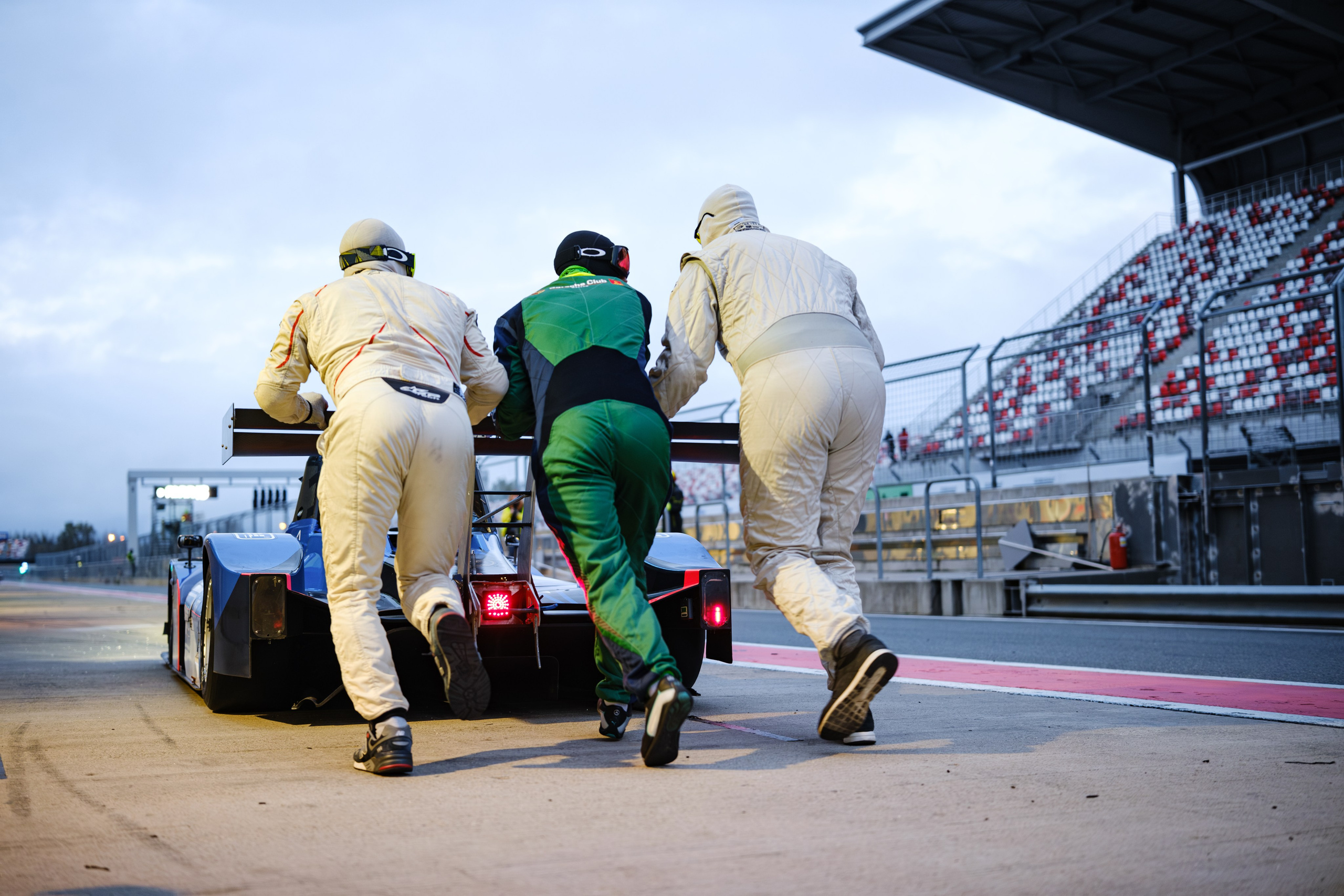 Российская серия гонок на выносливость. Авто и мотоспорт — фотограф Антон Медведев iCoguar