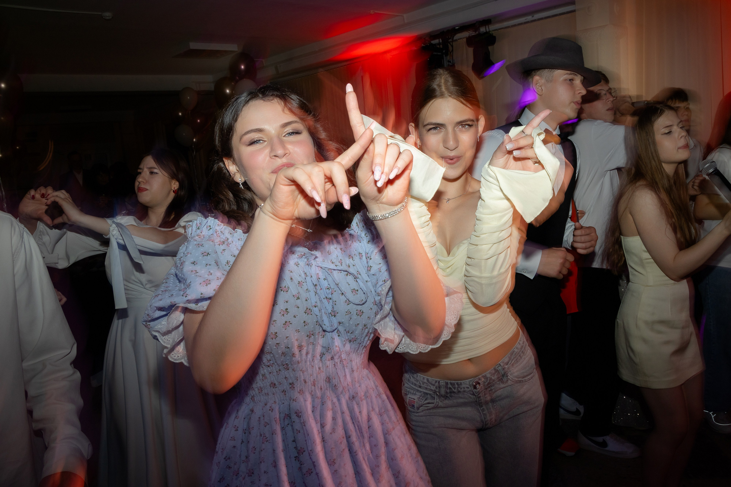 Школьный выпускной 2024 год в Соколе (Минск). Свадебный фотограф в Минске/Беларуси Сергей Спиридонов