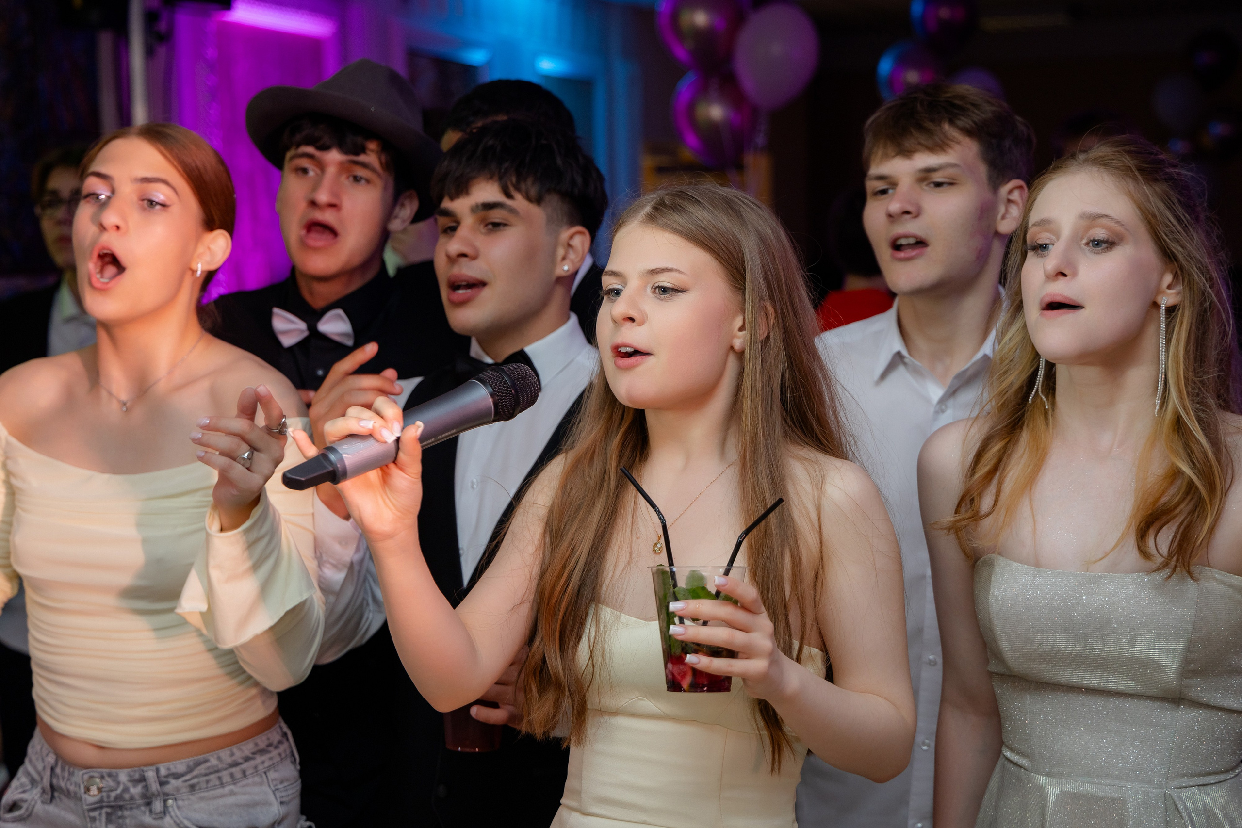 Школьный выпускной 2024 год в Соколе (Минск). Свадебный фотограф в Минске/Беларуси Сергей Спиридонов